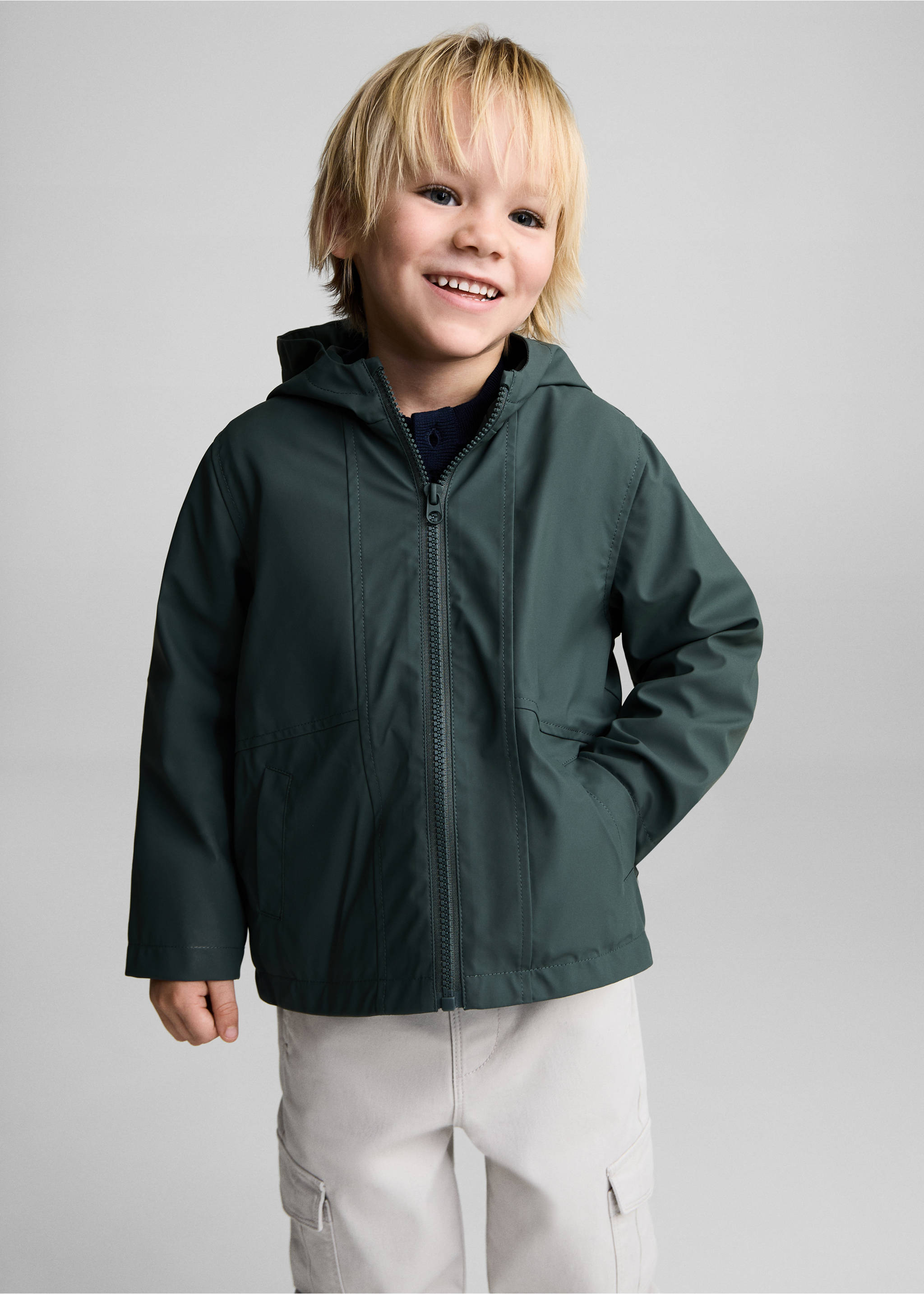 Hooded water-repellent coat - Medium plane, Dark Green. Ref: 87070627-00.