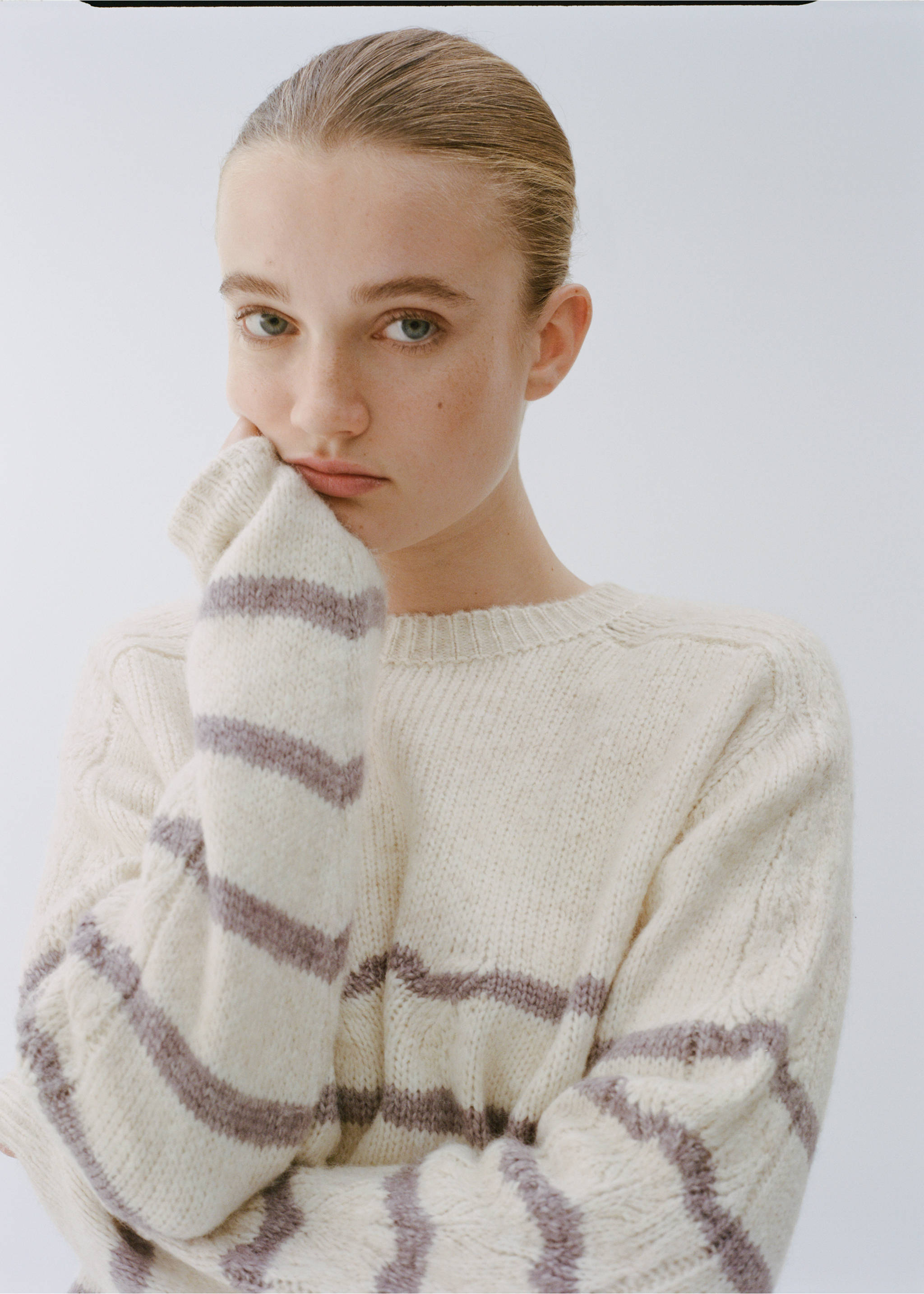 Oversized striped sweater - Details of the article 5, Off White. Ref: 87070632-00.