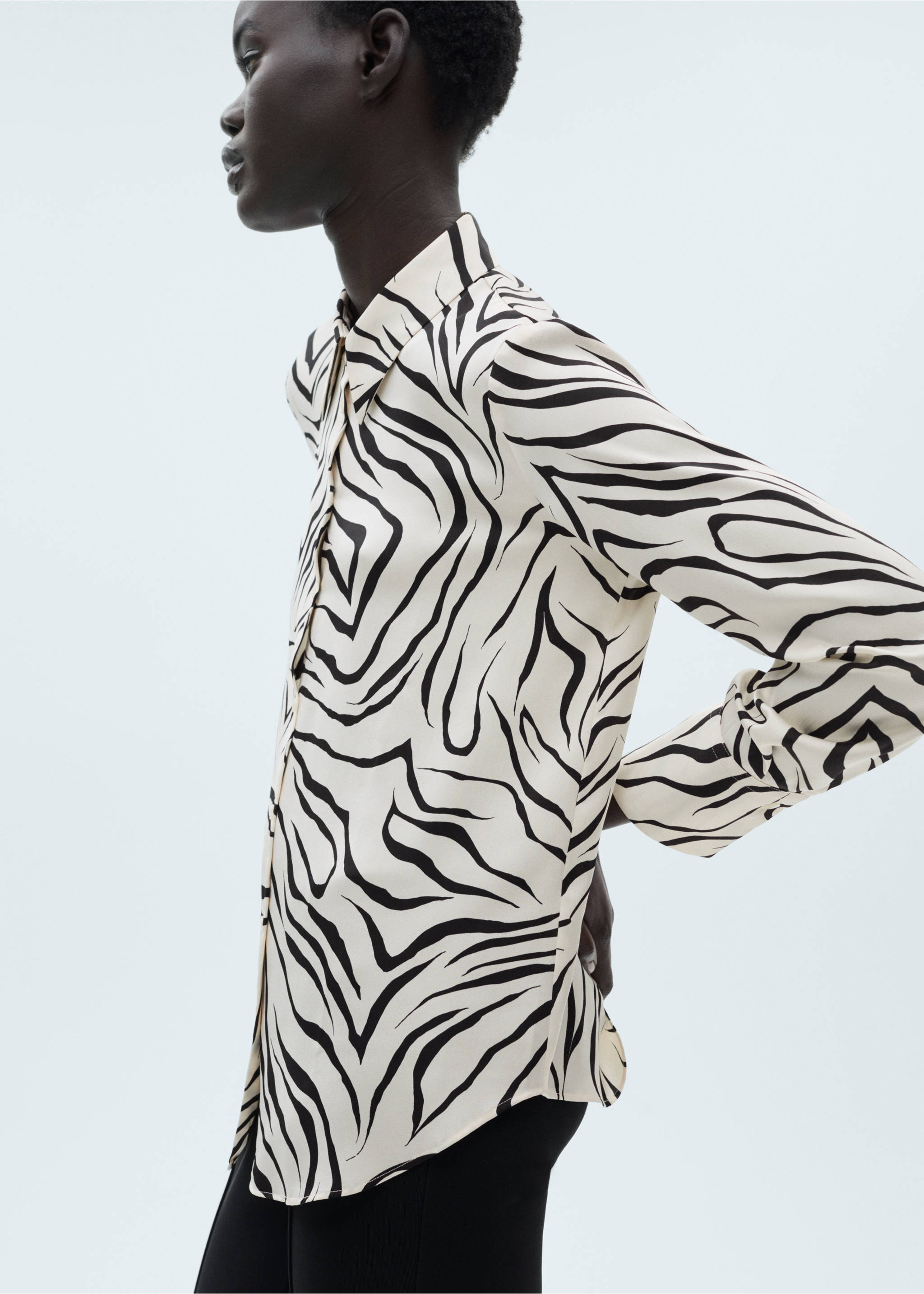 Satin print shirt - Details of the article 6, Ecru. Ref: 87070639-00.