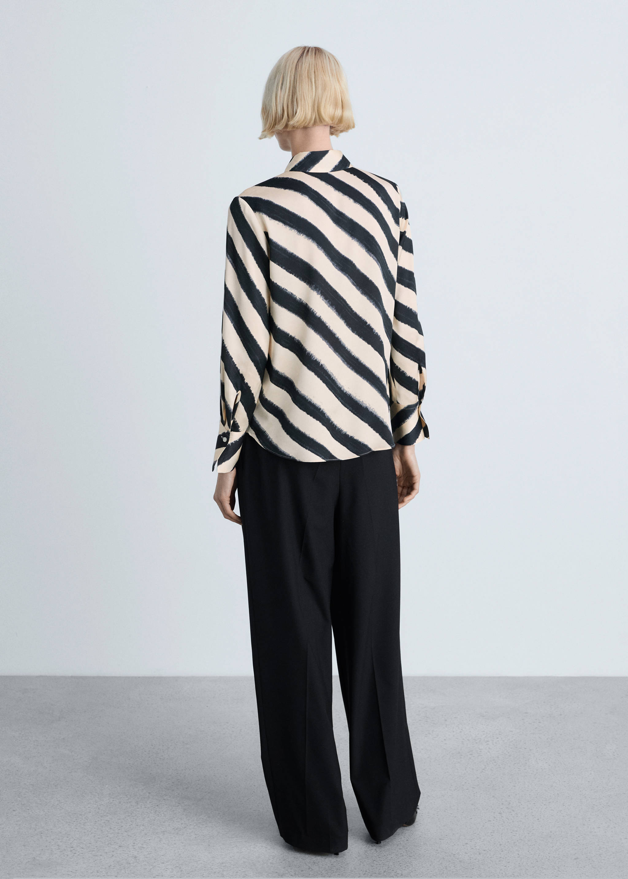 Satin print shirt - Reverse of the article