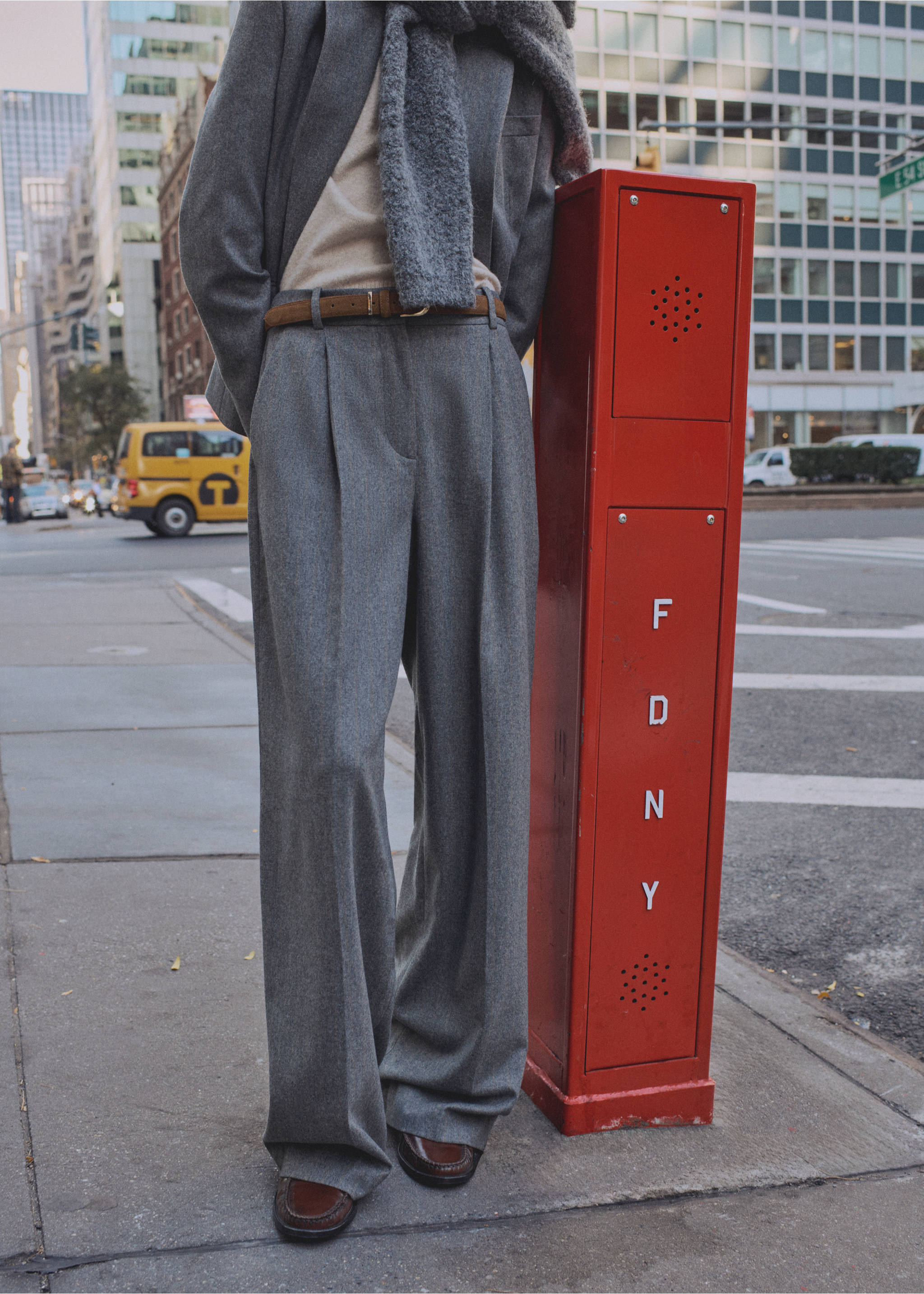 Wool-blend suit trousers - Medium plane, Grey. Ref: 87070653-00.