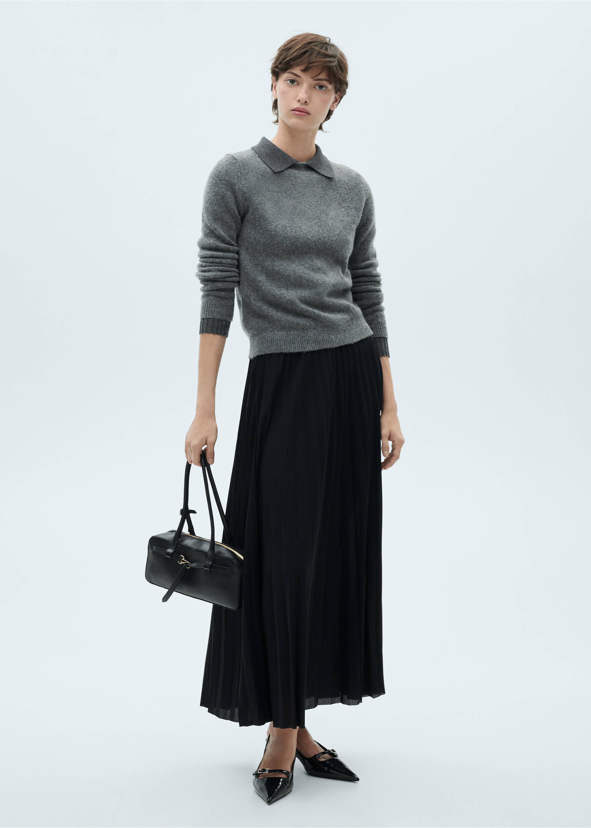 Pleated long skirt - General plane, Black. Ref: 87071046-00.