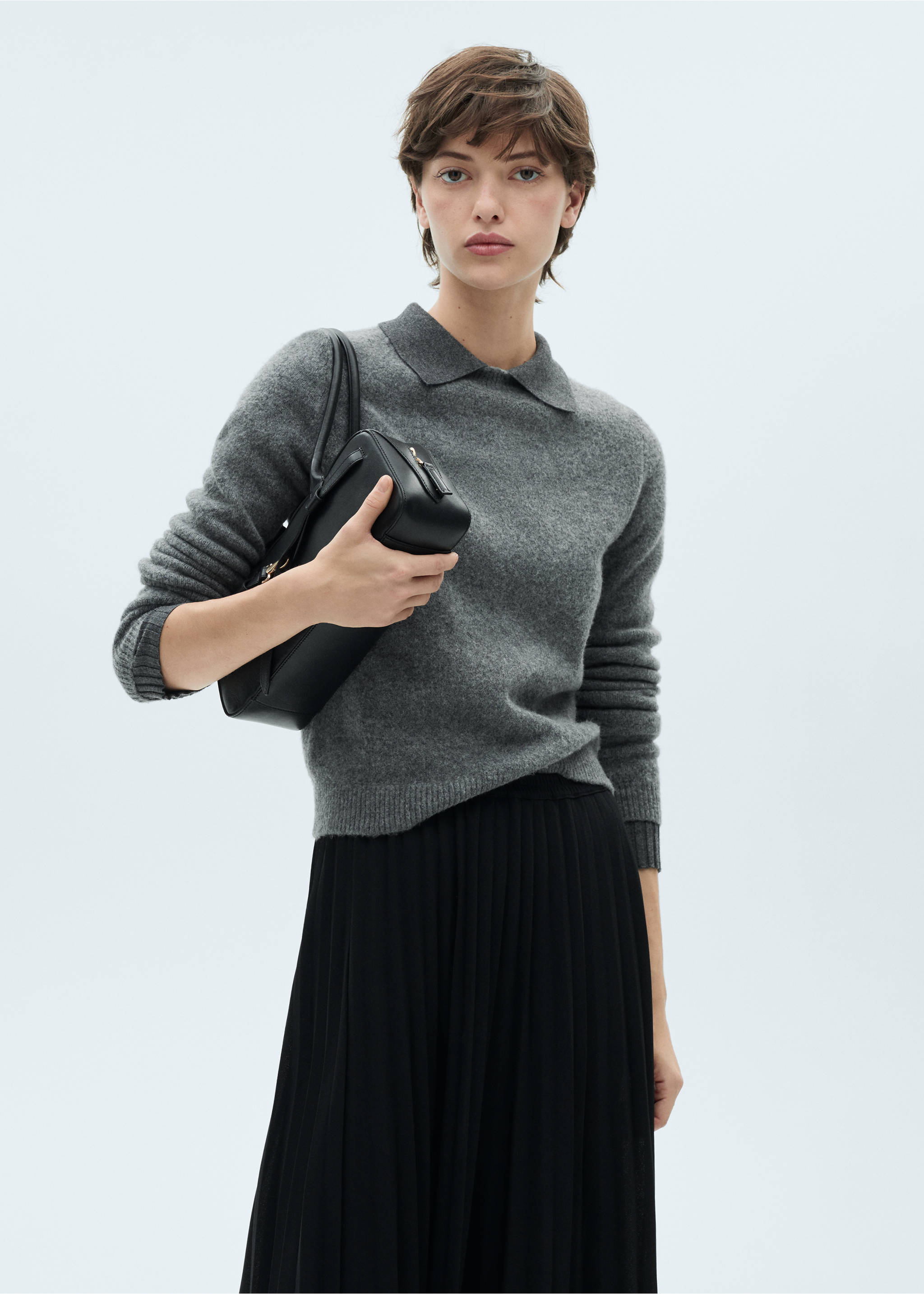 Pleated long skirt - Details of the article 1, Black. Ref: 87071046-00.
