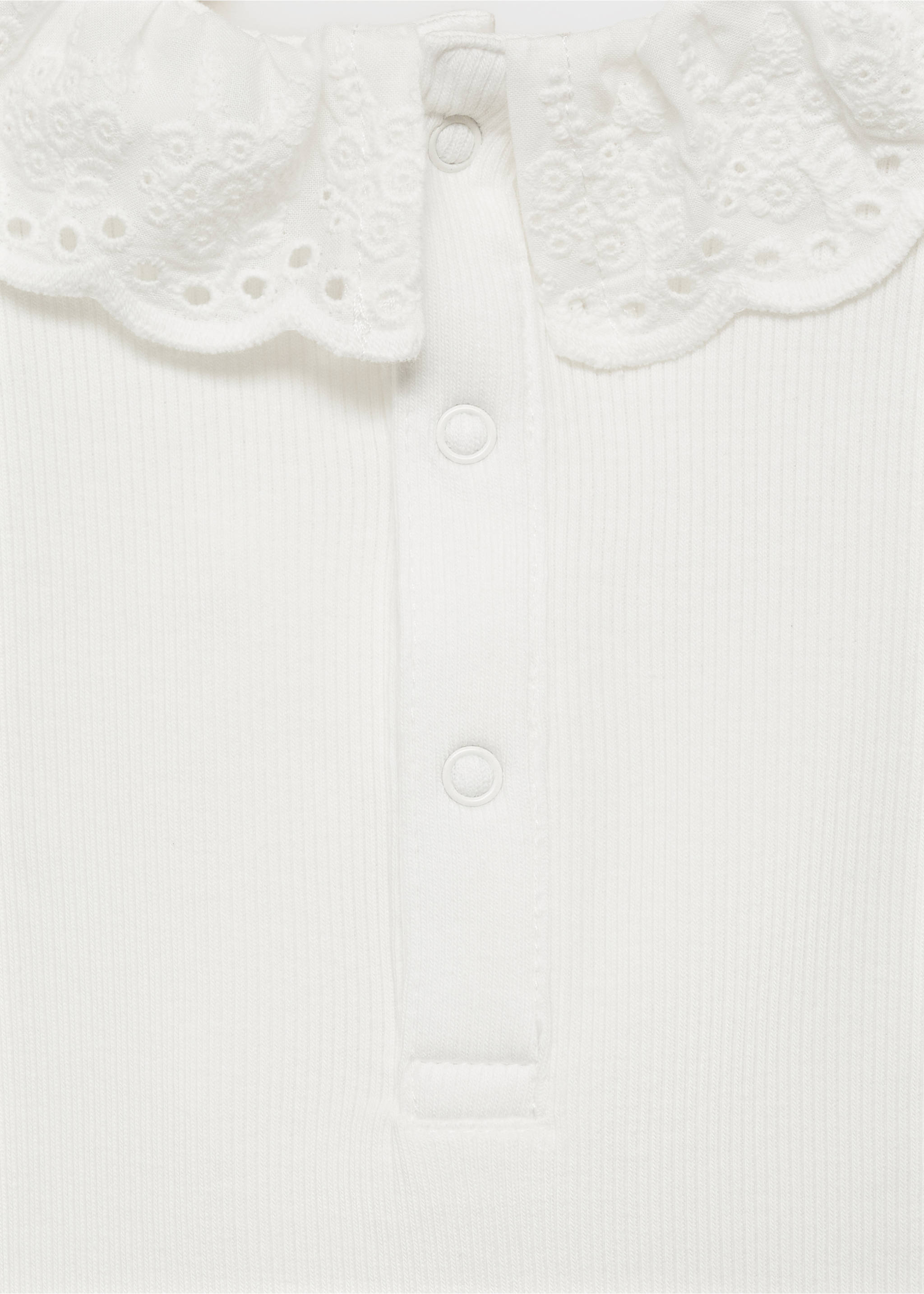 White baby body detail with ribbed knit, snap placket and lace collar., Off White. Ref: 87071051-00.