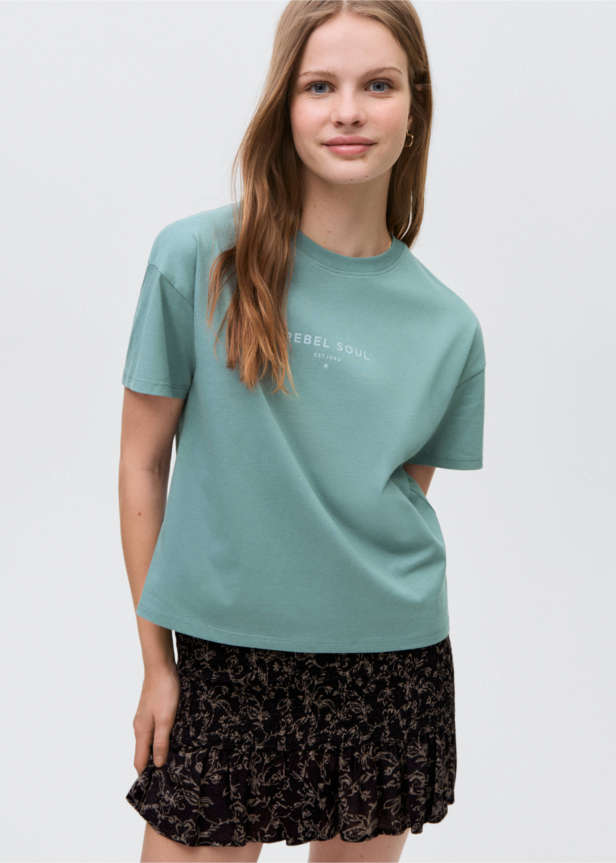 Saia enrugada com folho - Pormenor do artigo 1, Preto. Ref: 87071512-00.