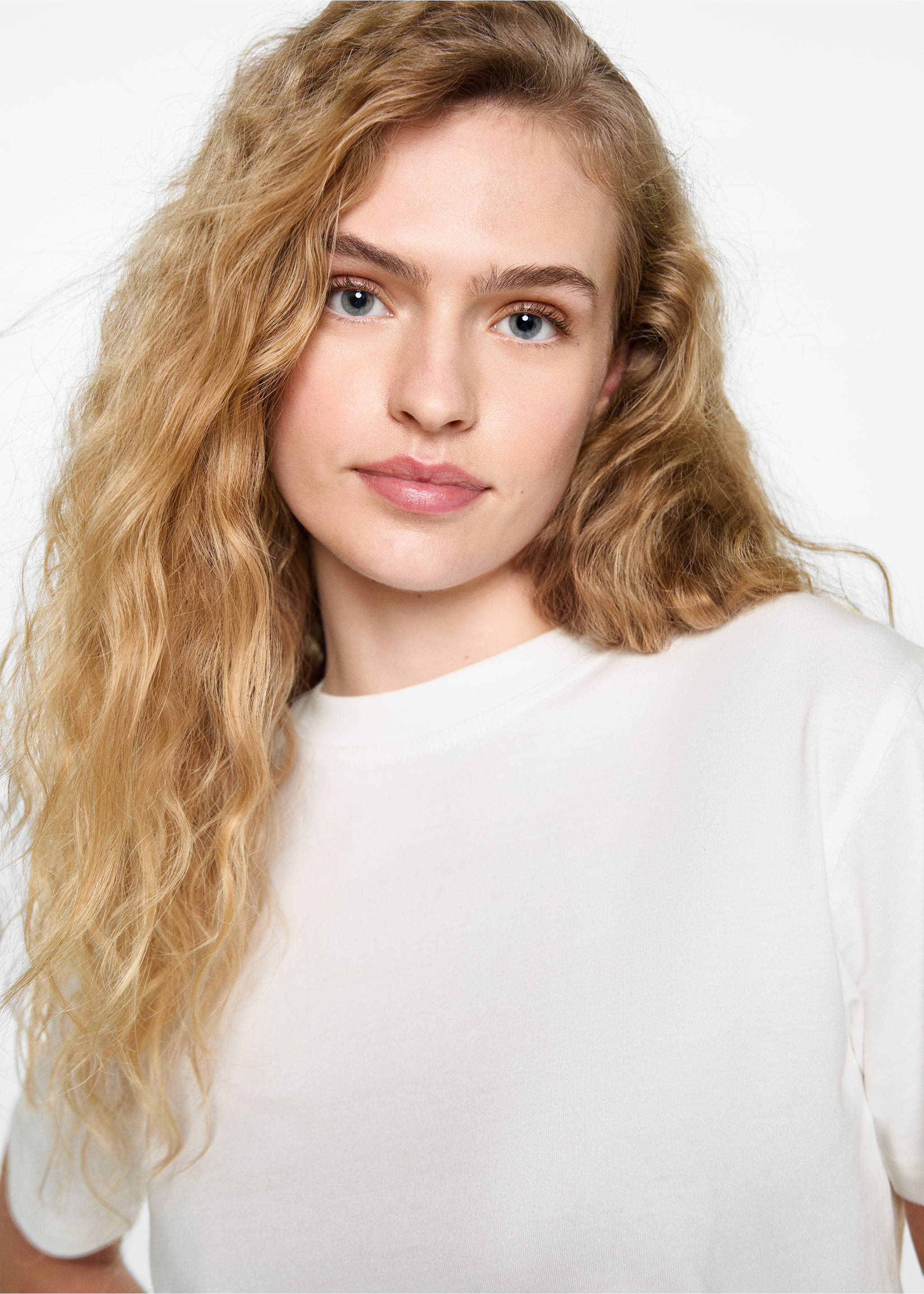 Basic crop top - Details of the article 1, Off White. Ref: 87071514-00.