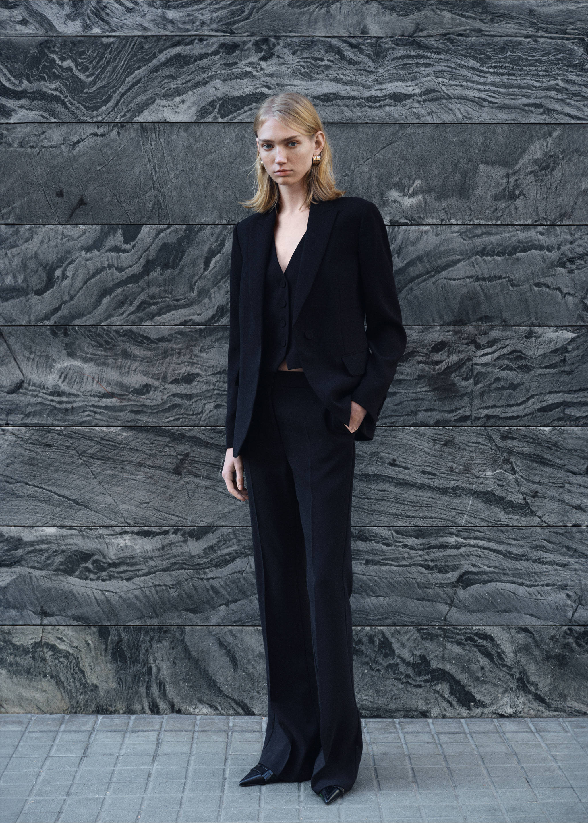 Blazer de fato com estrutura - Pormenor do artigo 3, Preto. Ref: 87071518-00.
