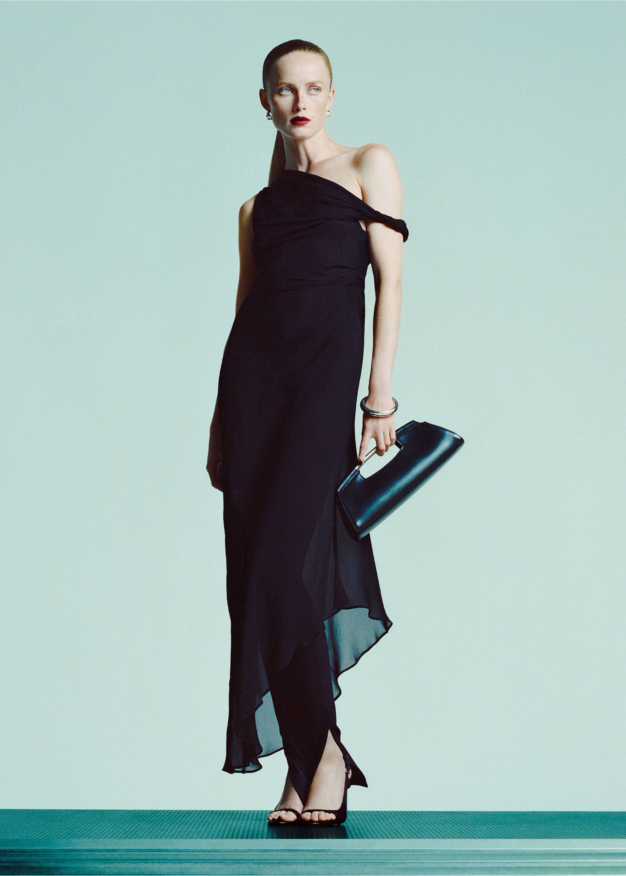 Asymmetric draped gown - Details of the article 3, Black. Ref: 87072026-00.