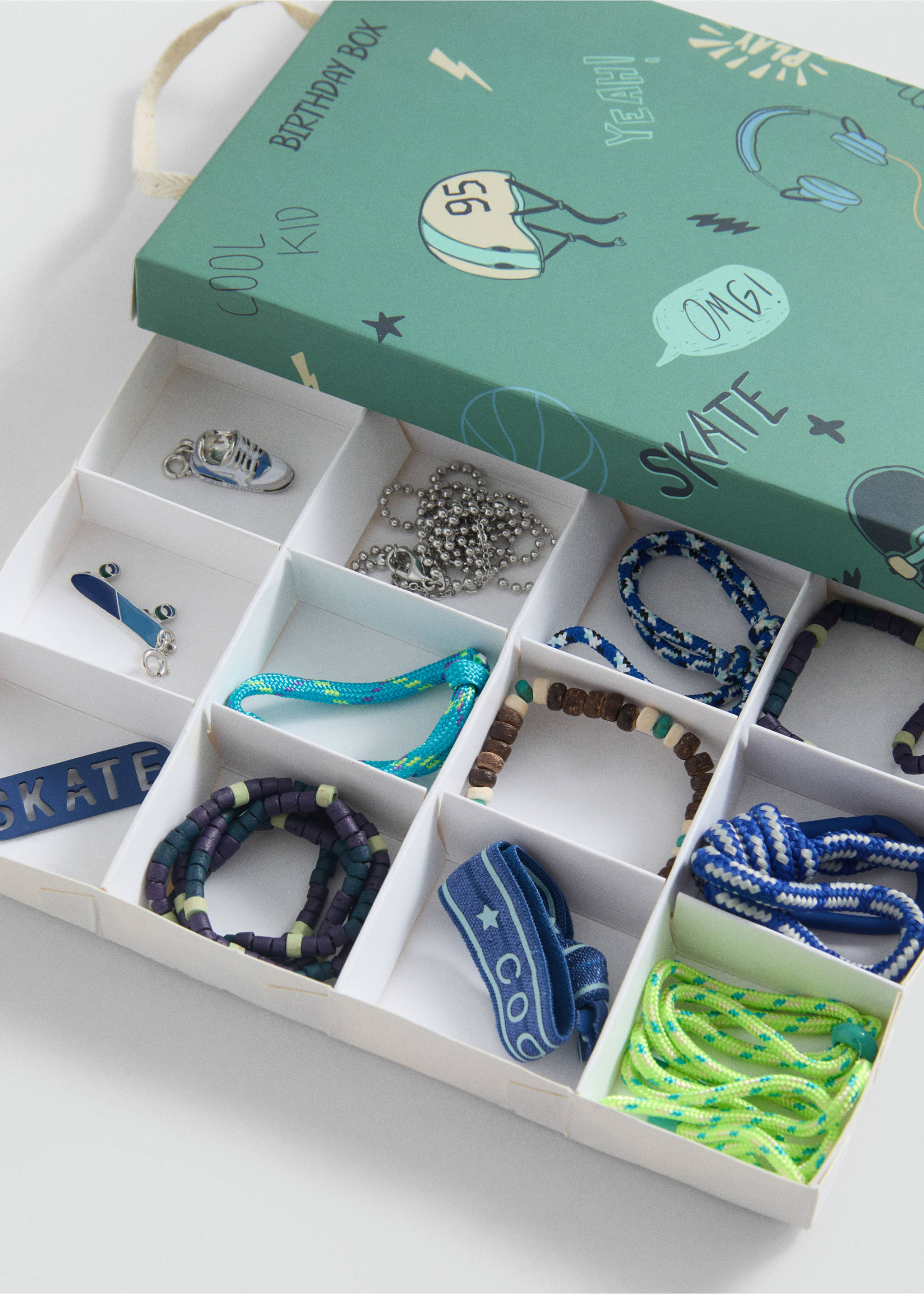 Coffret cadeau d'anniversaire - Plan moyen, Bleu. Ref: 87072532-00.