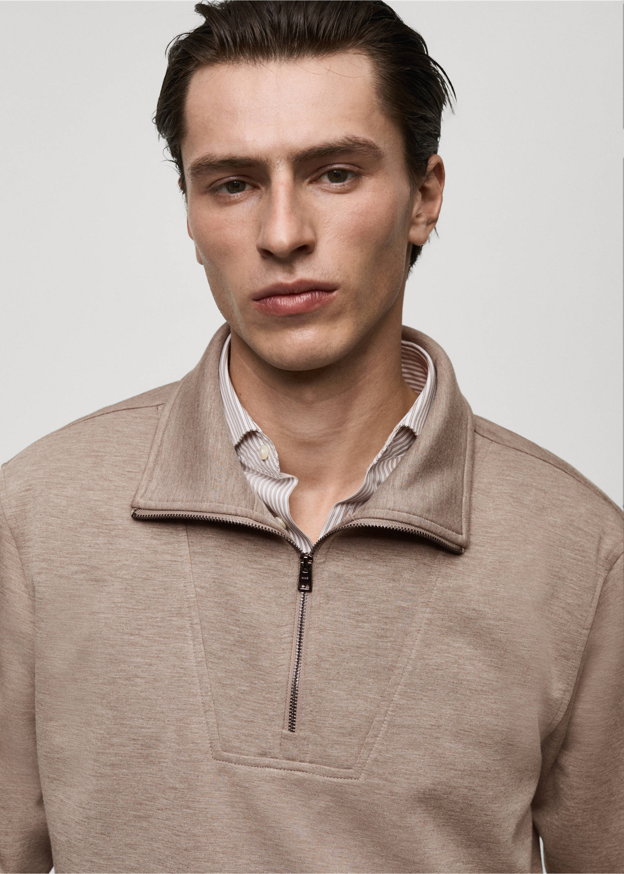 Sweat-shirt regular-fit col zippé - Détail de l'article 1, Gris vison. Ref: 87072888-00.