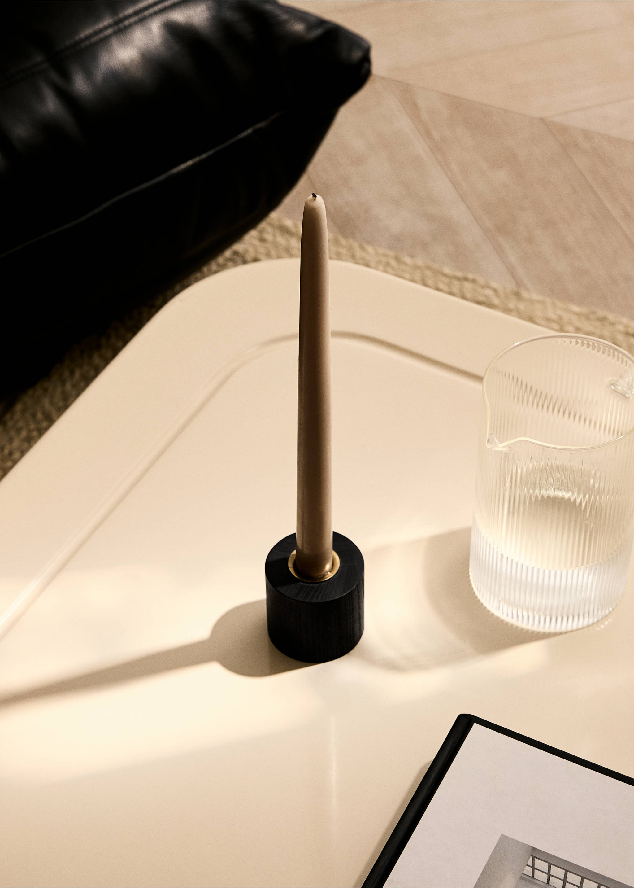 Cylindrical wooden candleholder - General plane, Black. Ref: 87072903-00.