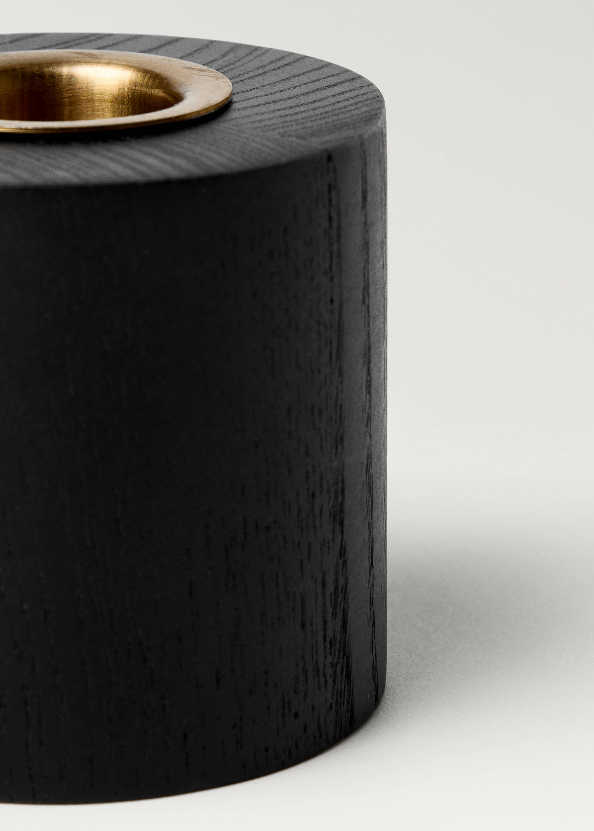 Cylindrical wooden candleholder - Details of the article 2