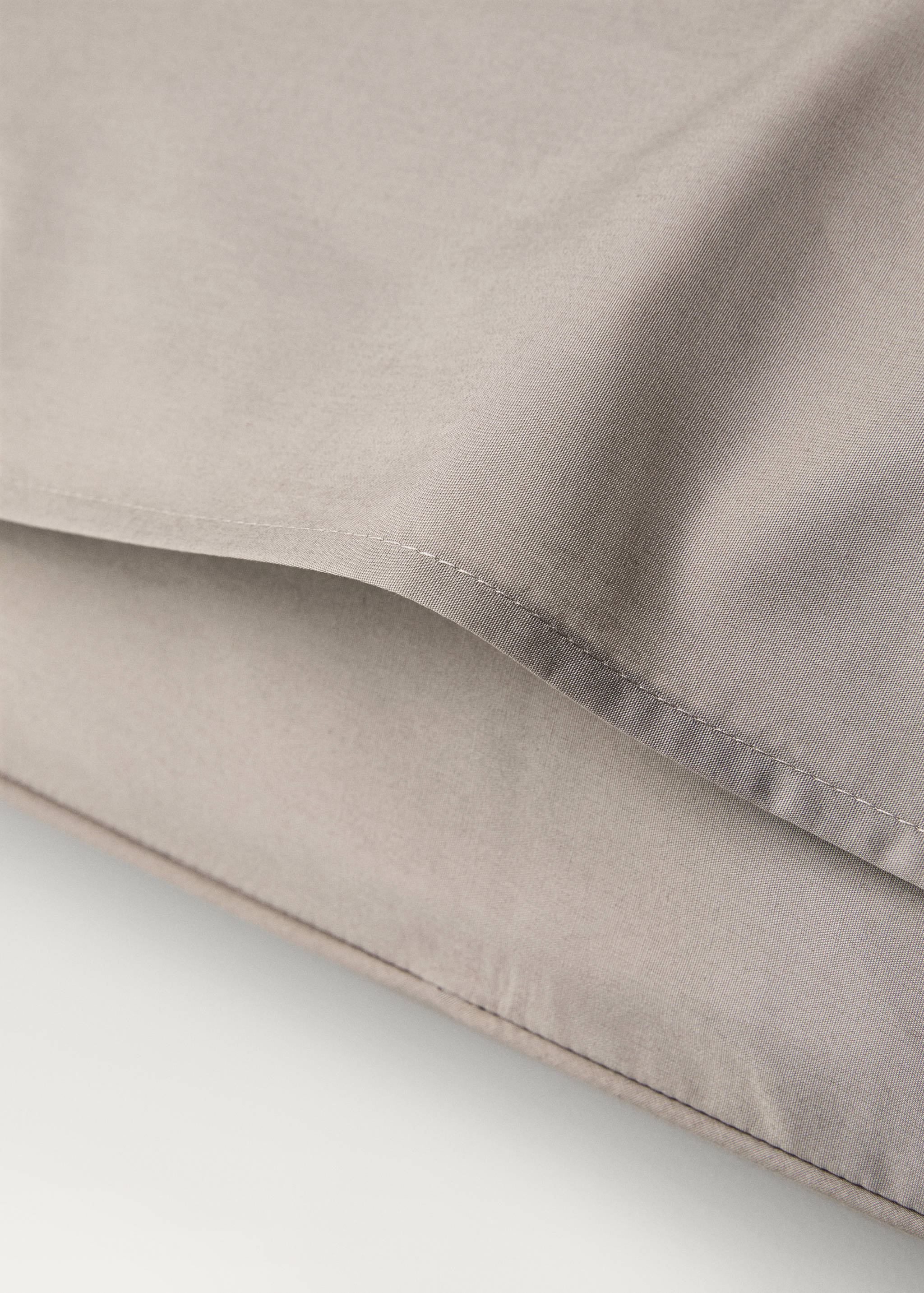 Two 500-thread count cotton percale pillowcases with rounded piping detail 60x60 cm - Details of the article 3