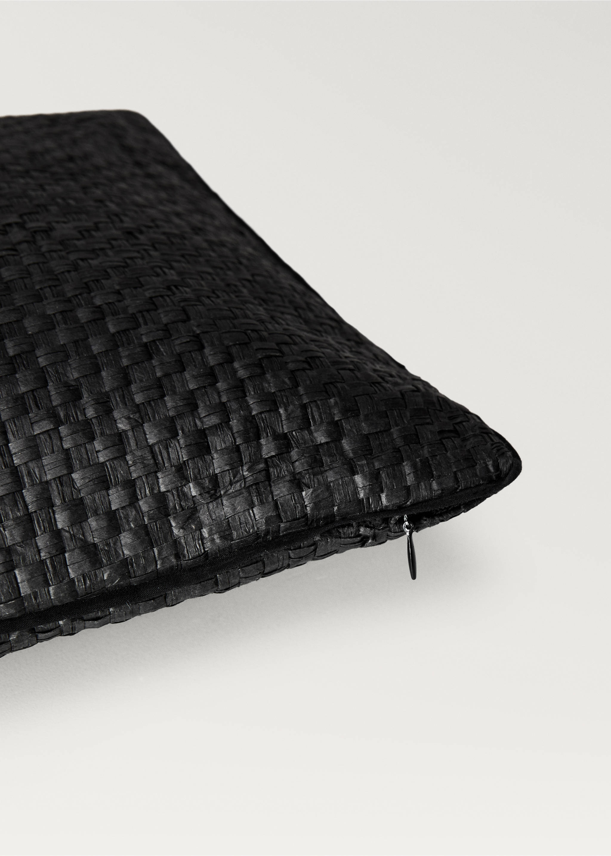 Funda cojín papel trenzado ribete 30x50 cm - Detalle del artículo 2, Negro. Ref: 87072920-00.