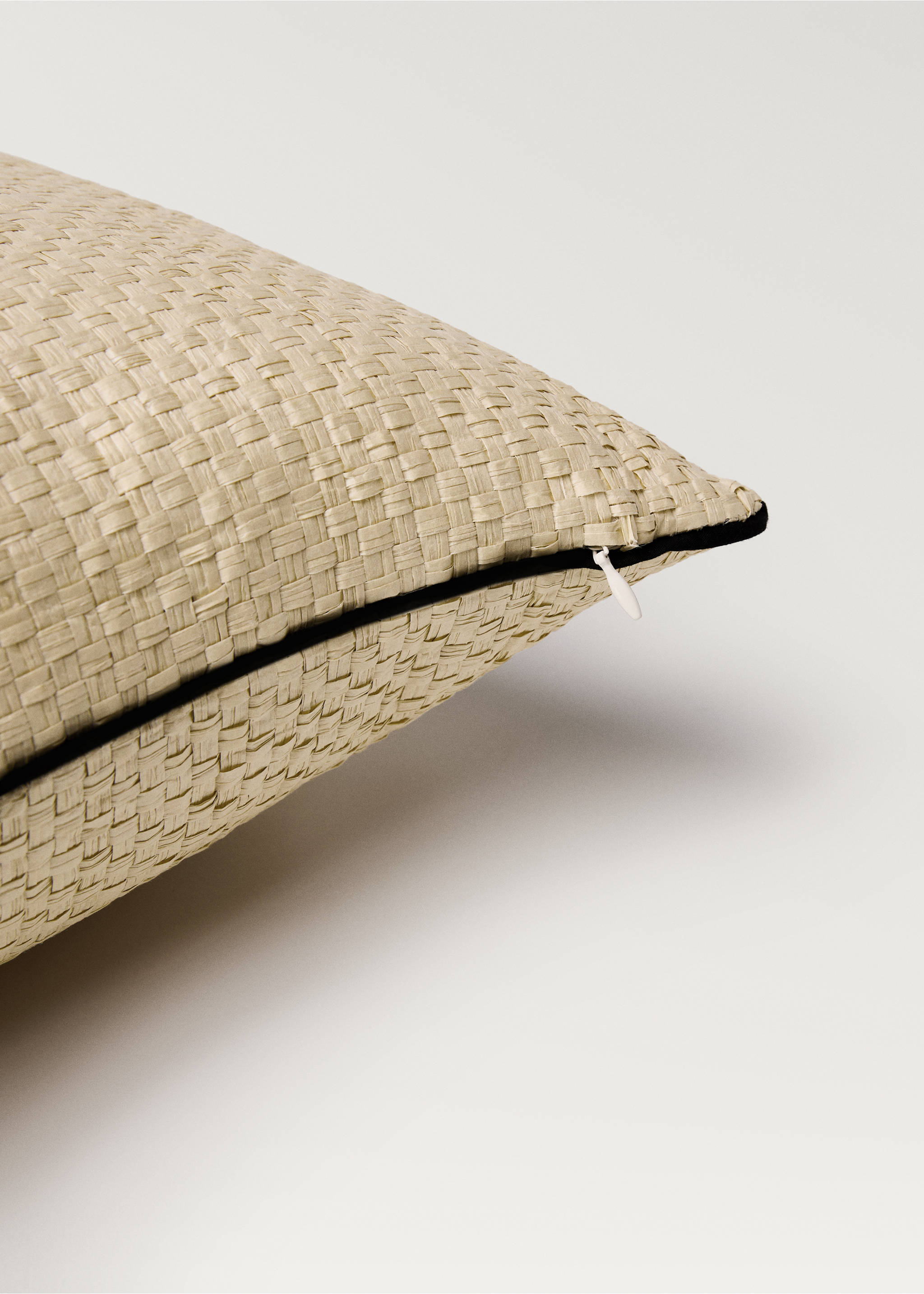 Funda cojín papel trenzado piping 45x45 cm - Detalle del artículo 1, Blanco roto. Ref: 87072921-00.