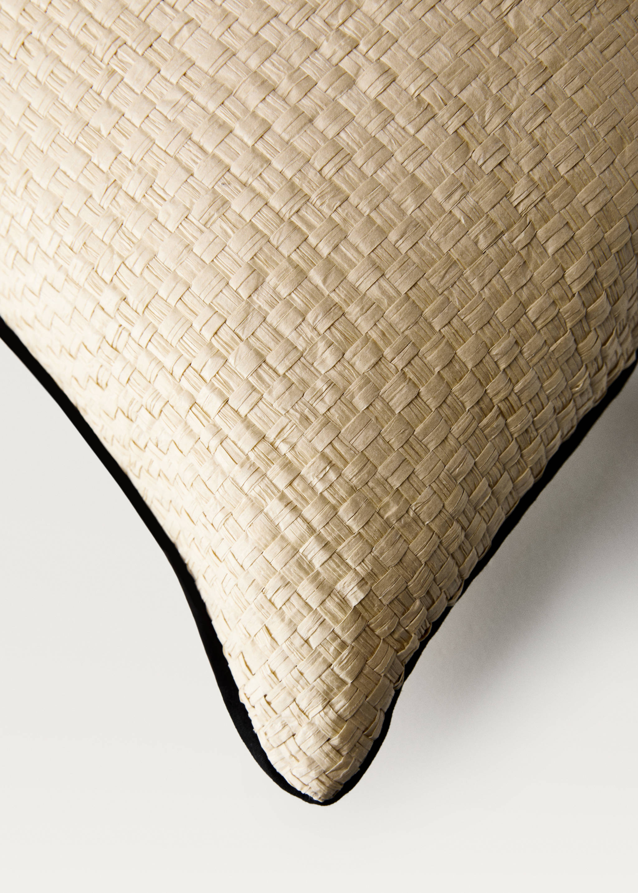 Woven paper cushion cover with piping 45x45cm - Details of the article 2