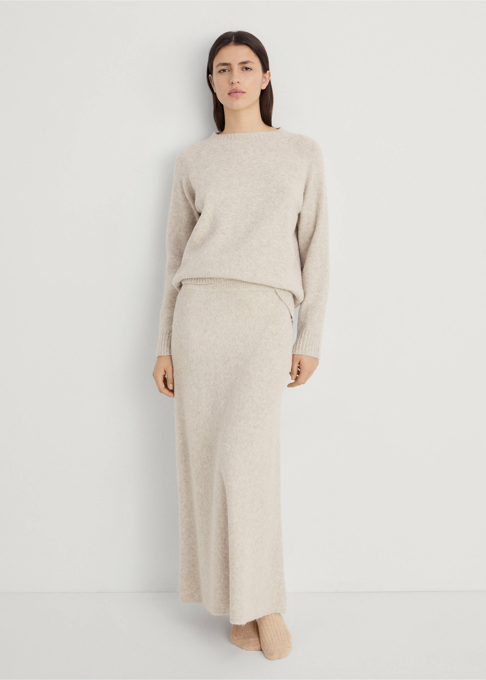 Long knitted skirt - General plane, Beige. Ref: 87072925-00.