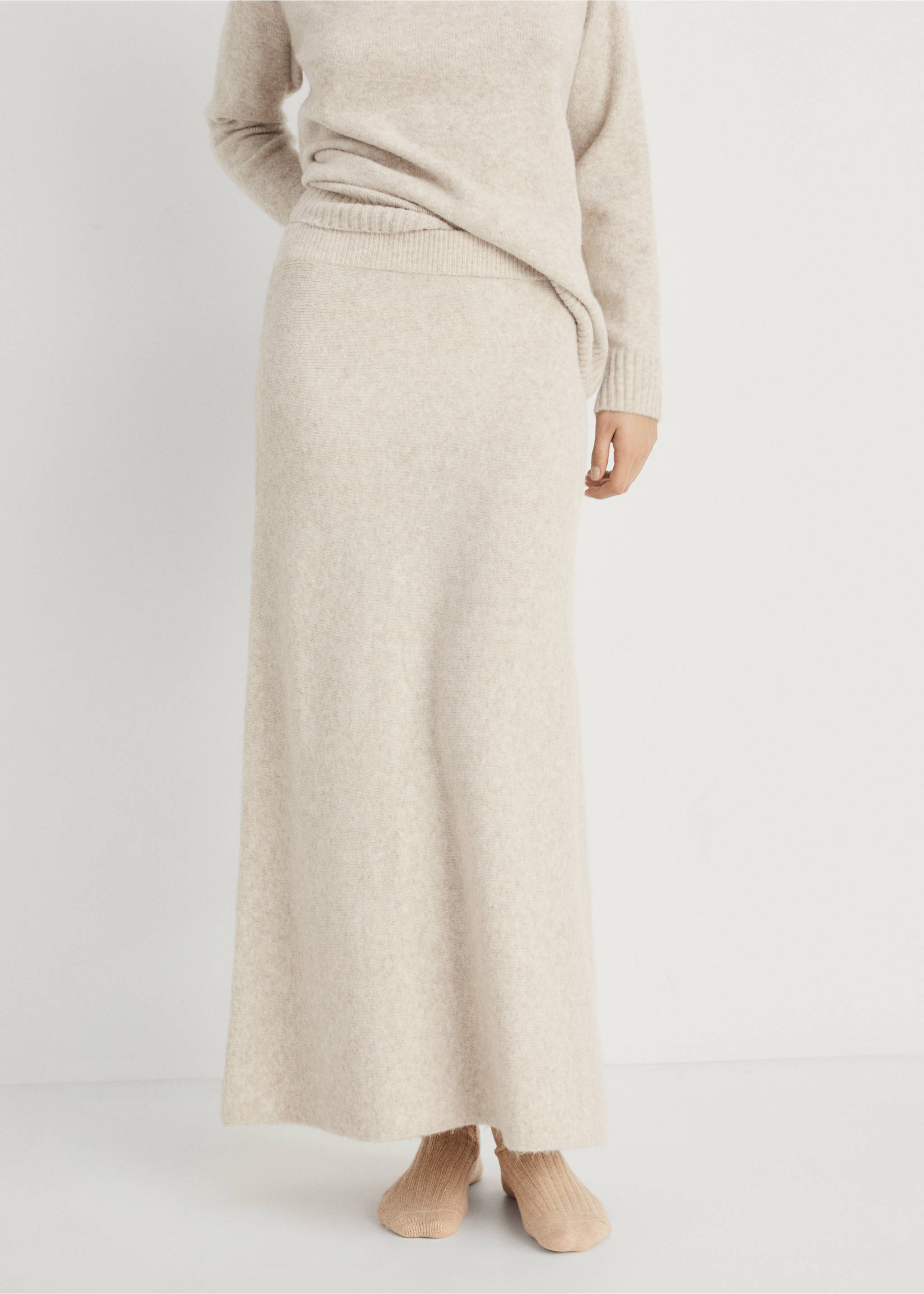 Long knitted skirt - Medium plane, Beige. Ref: 87072925-00.