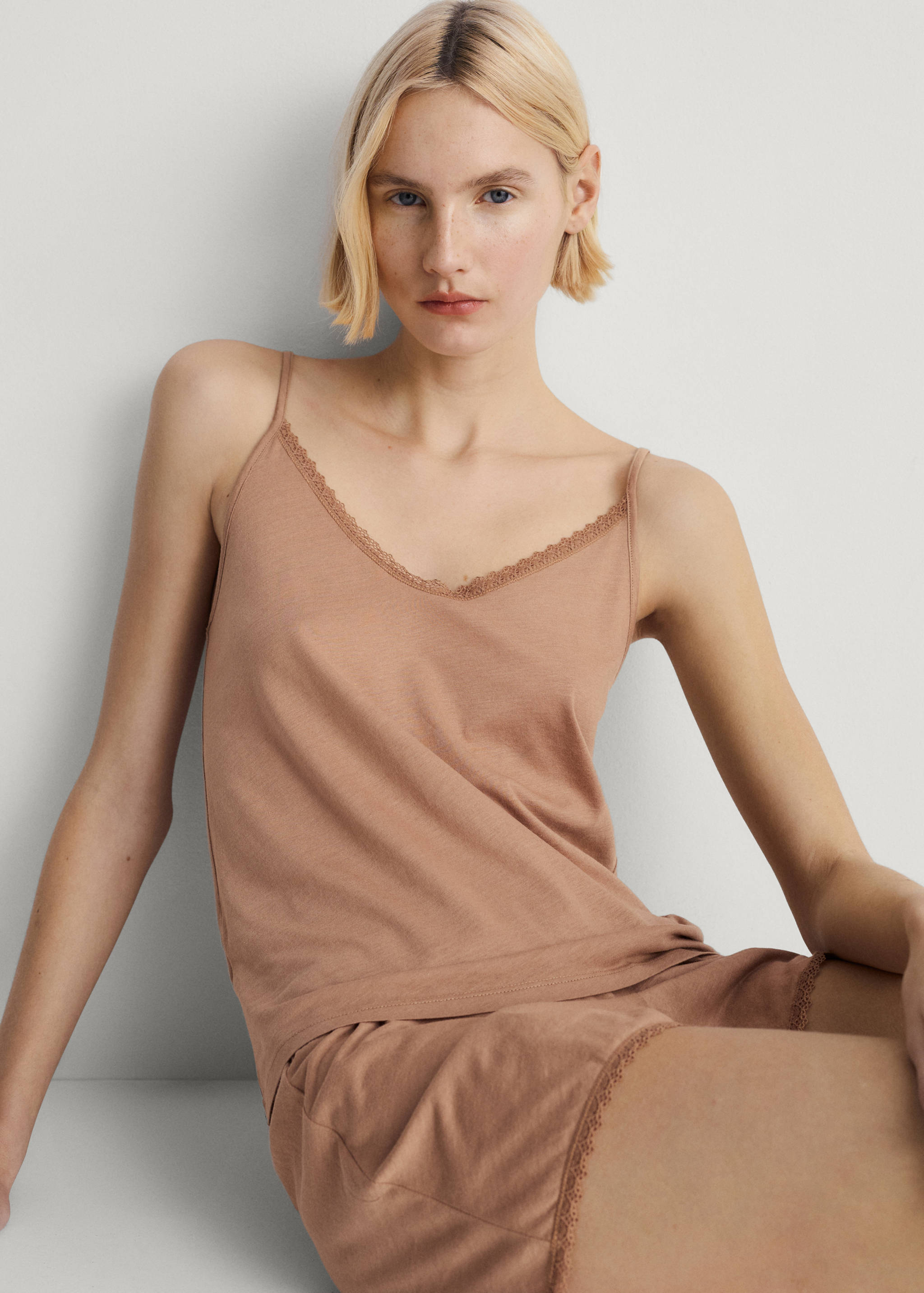 Cotton pyjama shorts with lace contrast - Details of the article 2