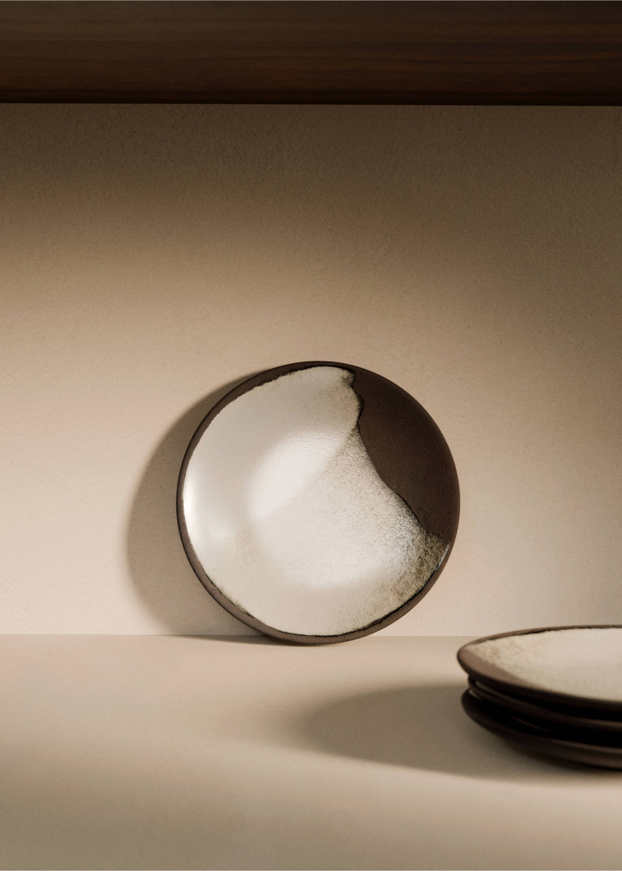 Two-tone stoneware plate - General plane, Black. Ref: 87072947-00.