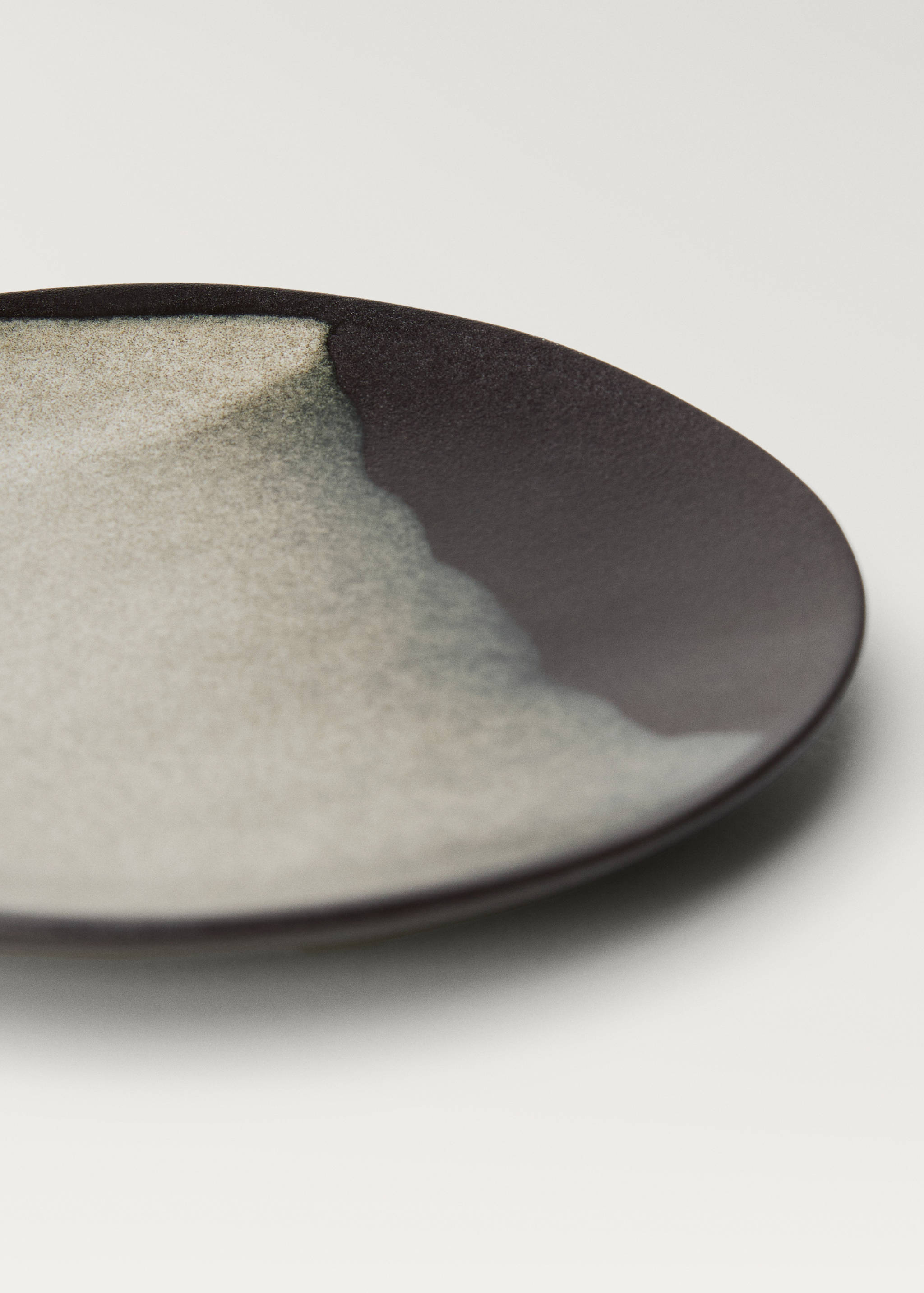 Two-tone stoneware plate - Details of the article 2