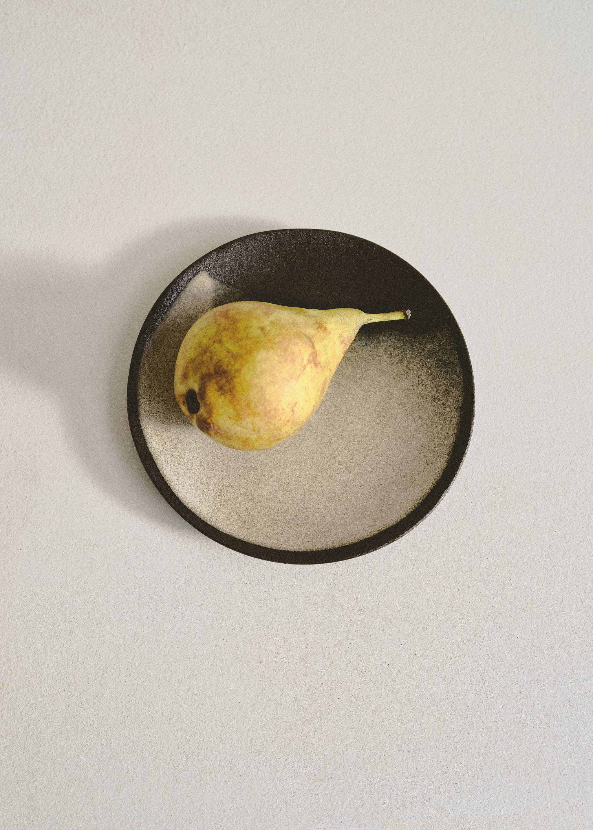 Two-tone stoneware plate - Details of the article 6, Black. Ref: 87072947-00.