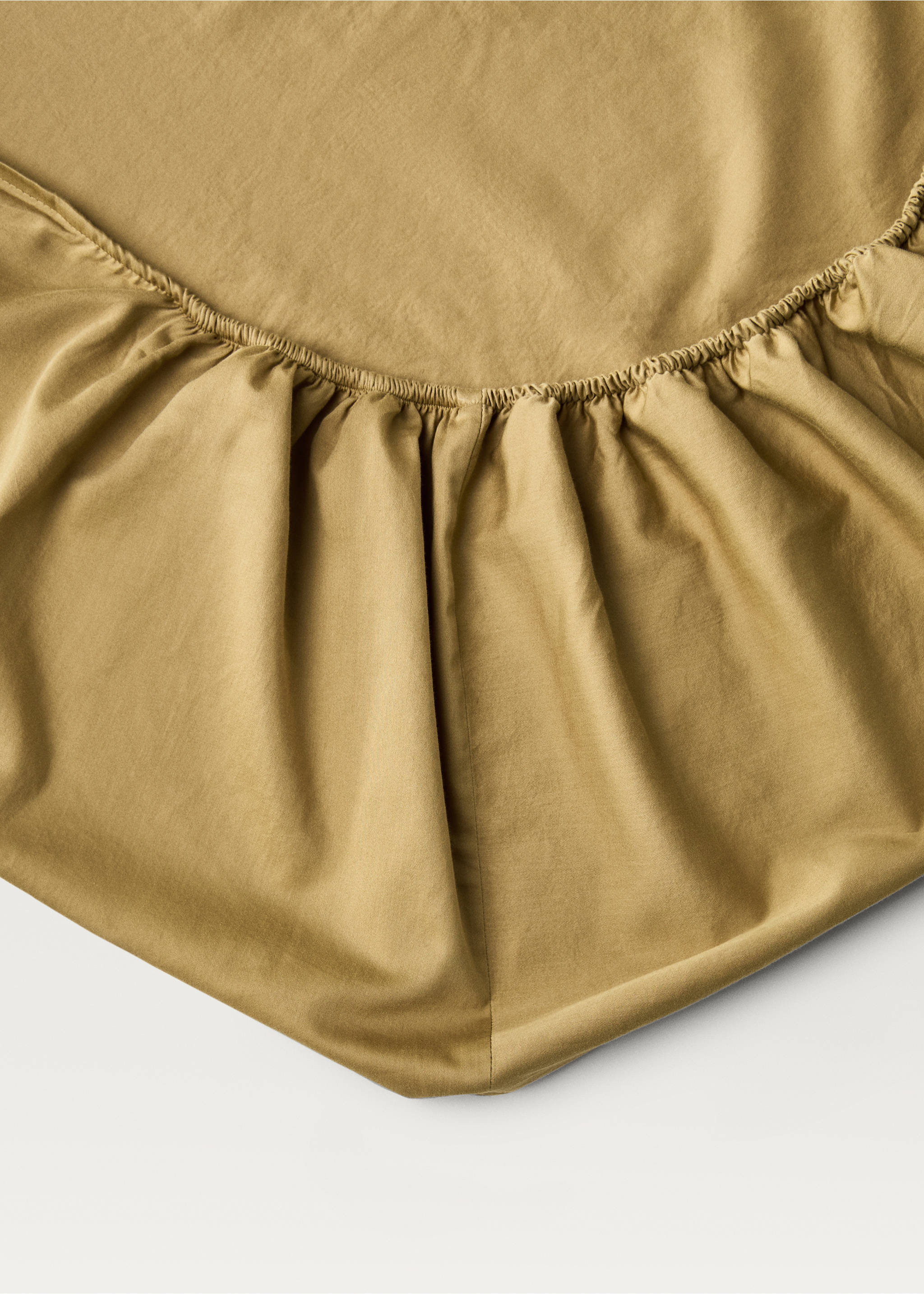 Washed cotton satin fitted sheet Queen bed - Details of the article 1, Ochre. Ref: 87072952-00.