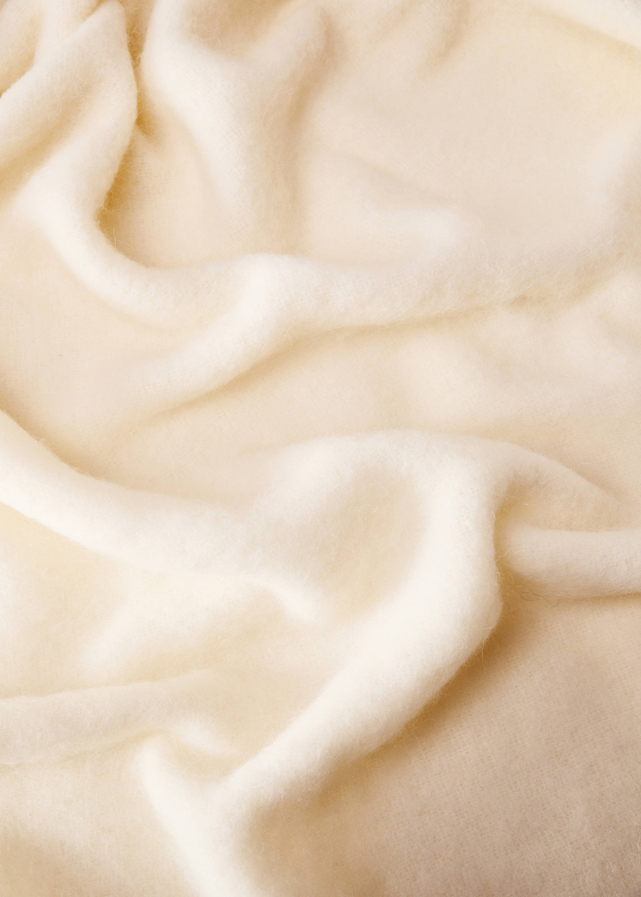Soft-effect blanket with fringed trim - Details of the article 2