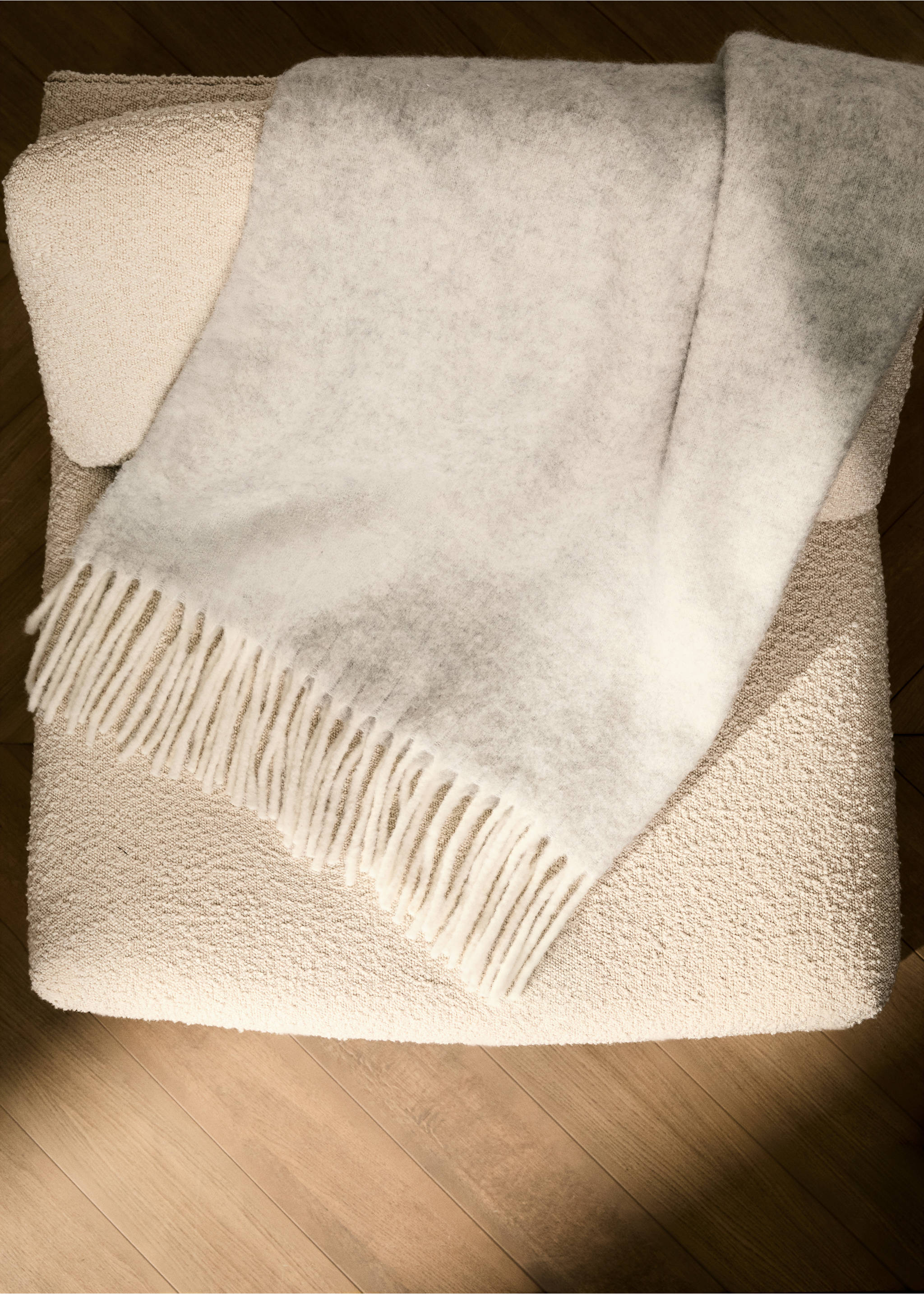 Soft-effect blanket with fringed trim - General plane, Light/Pastel Grey. Ref: 87072954-00.