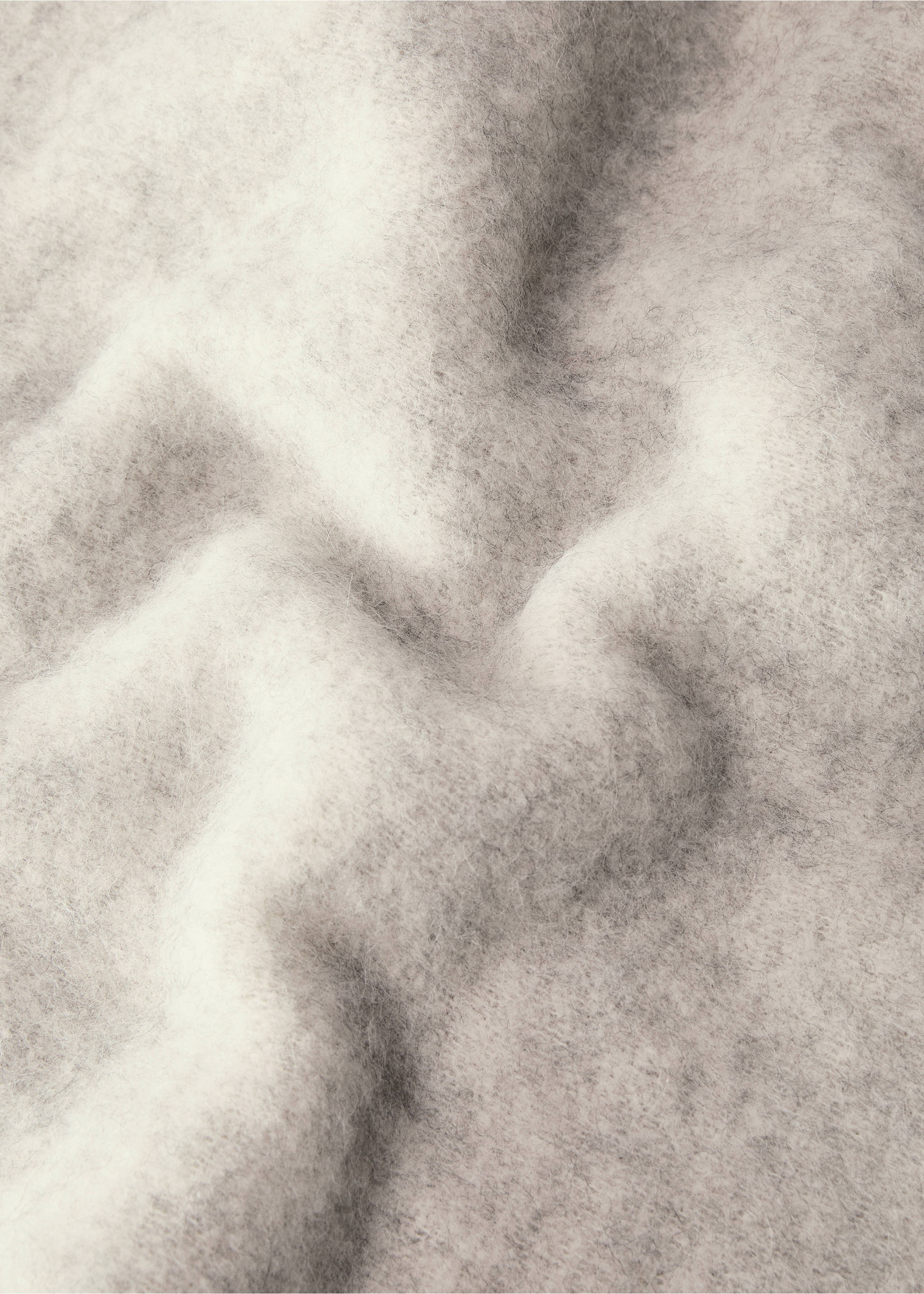 Soft-effect blanket with fringed trim - Details of the article 2, Light/Pastel Grey. Ref: 87072954-00.