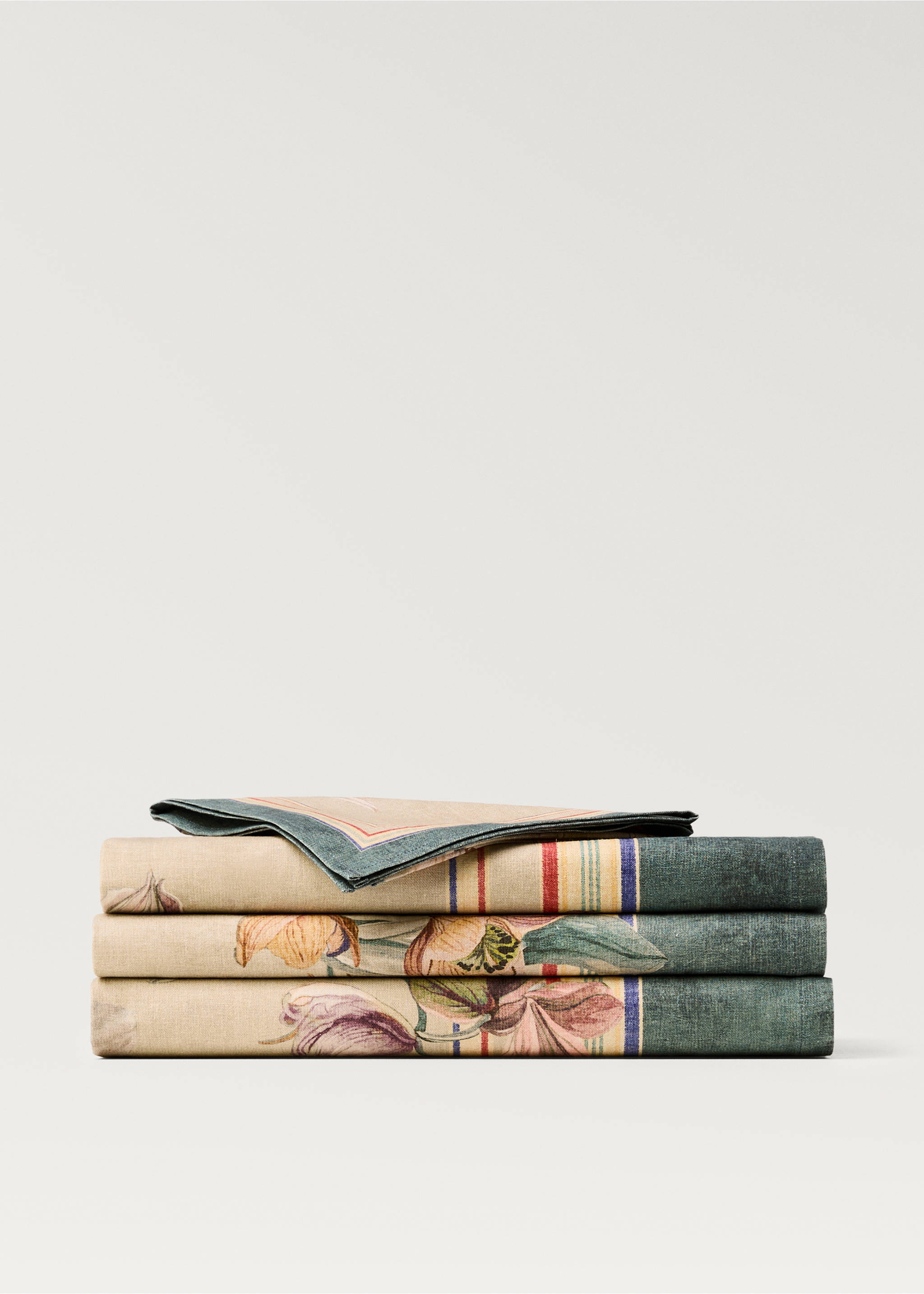 Cotton linen floral-print napkins - Details of the article 2, Sand. Ref: 87072966-00.