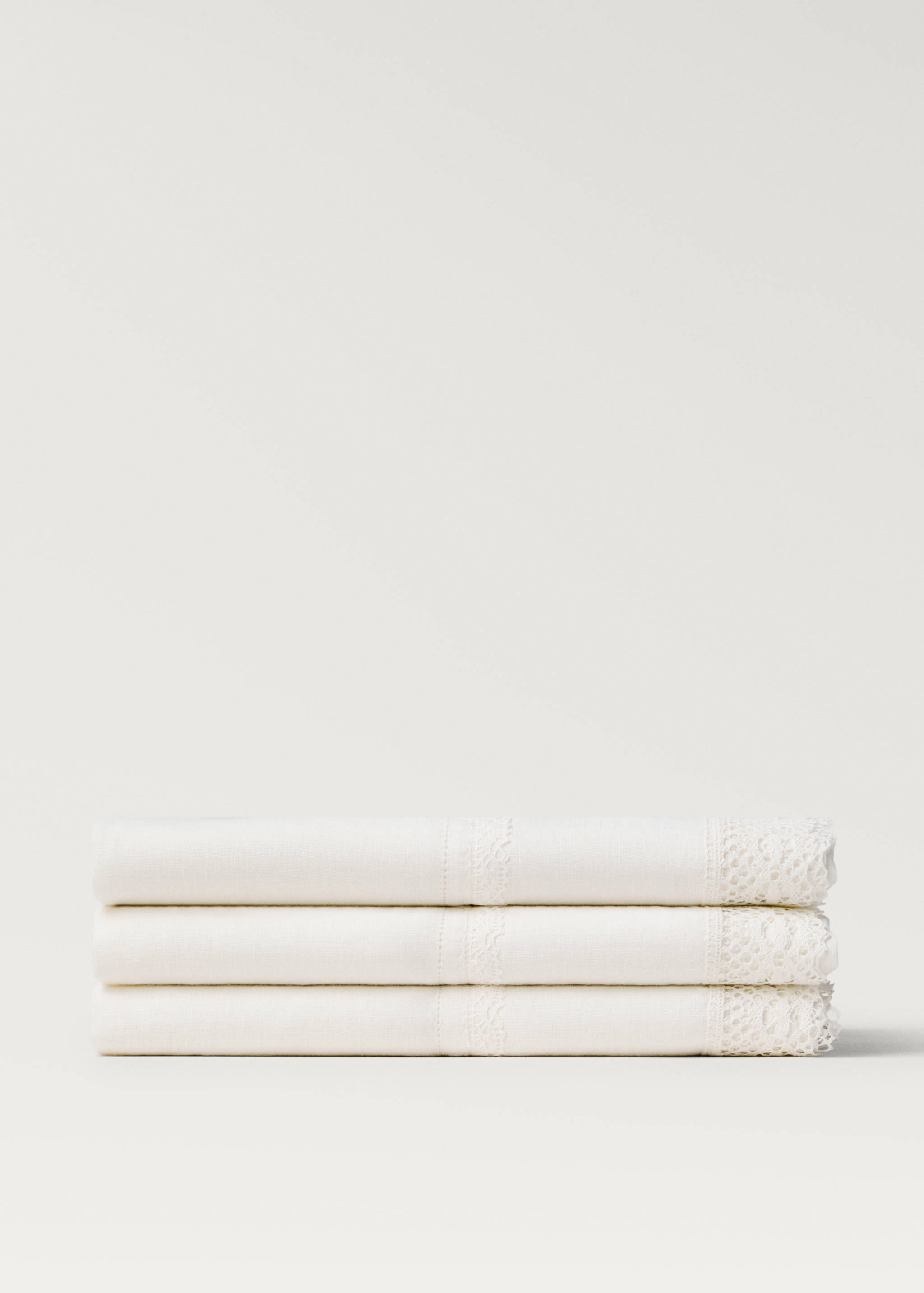 Nappe 100 % lin dentelle pour 6 à 8 convives - Article sans modèle