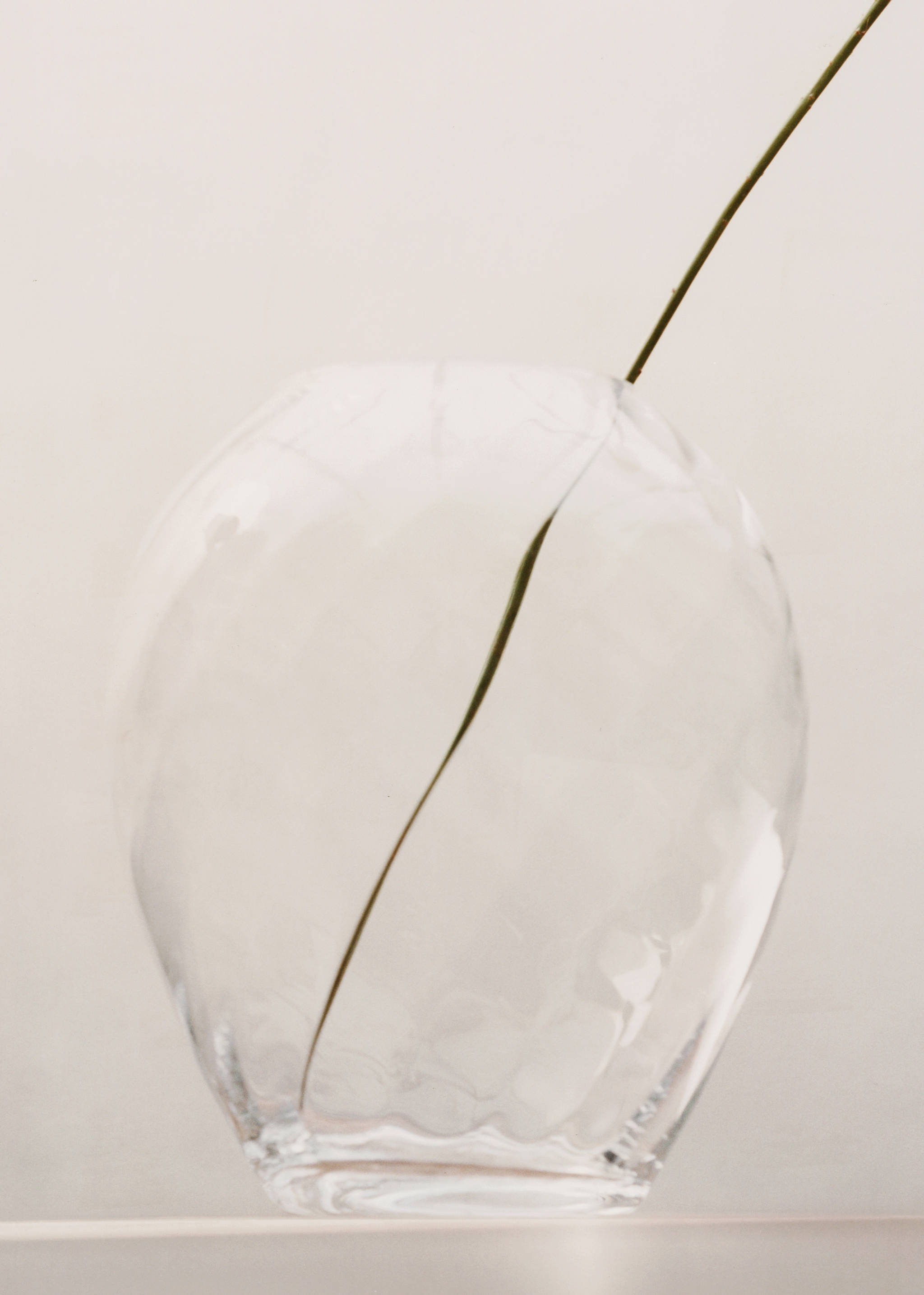 Vas av vågigt handblåst glas - Detaljer om artikeln 6