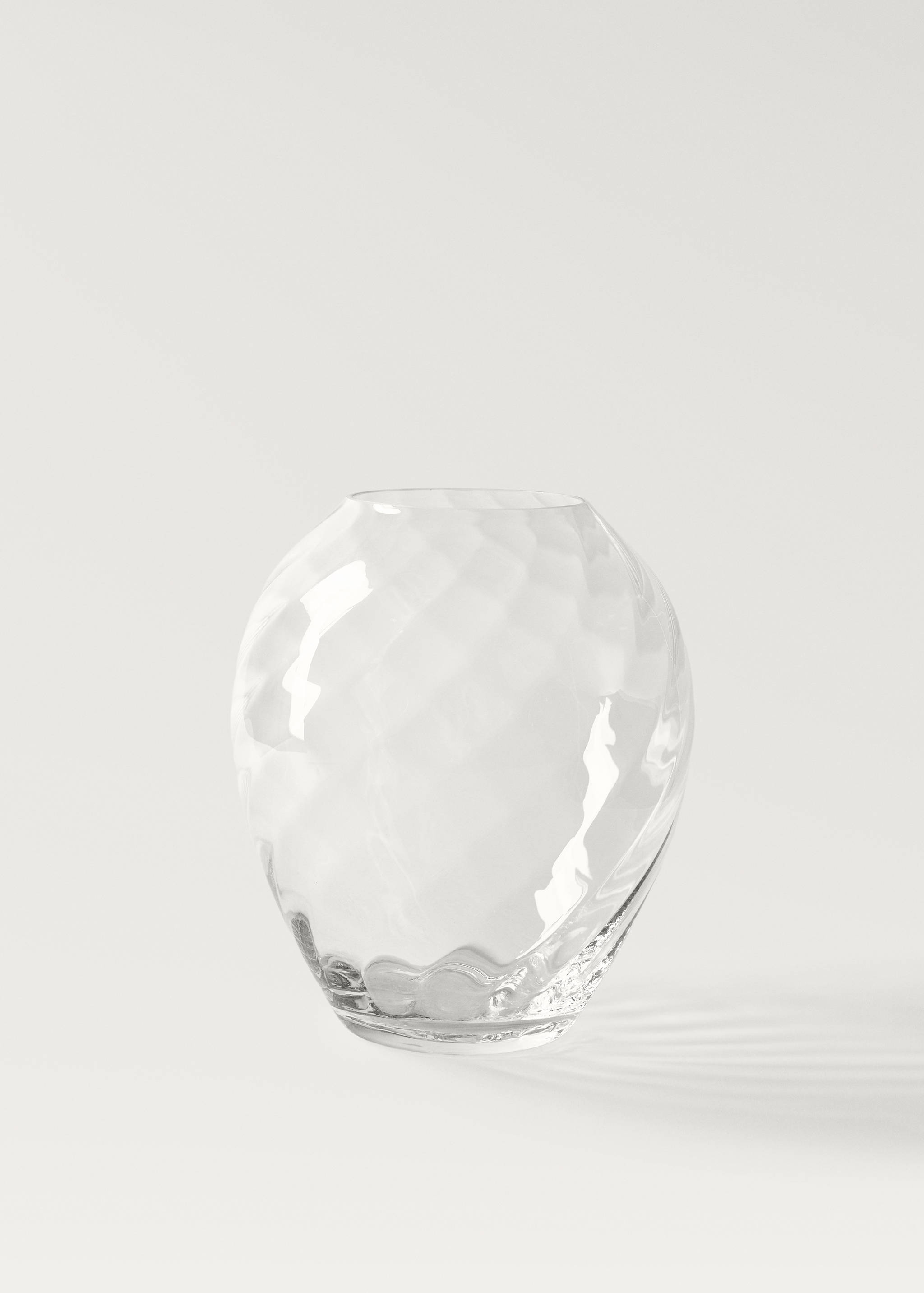Vas av vågigt handblåst glas - Artikel utan modell