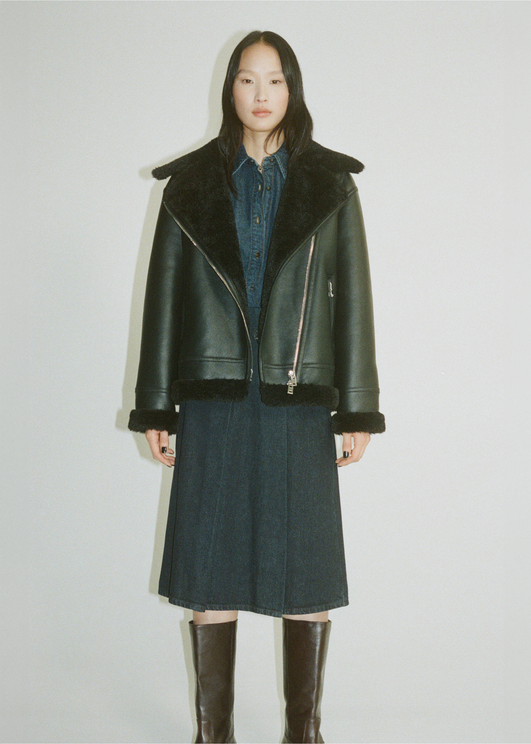 Rinse-wash midi-skirt with buckle - Details of the article 7, Open Blue. Ref: 87073277-00.