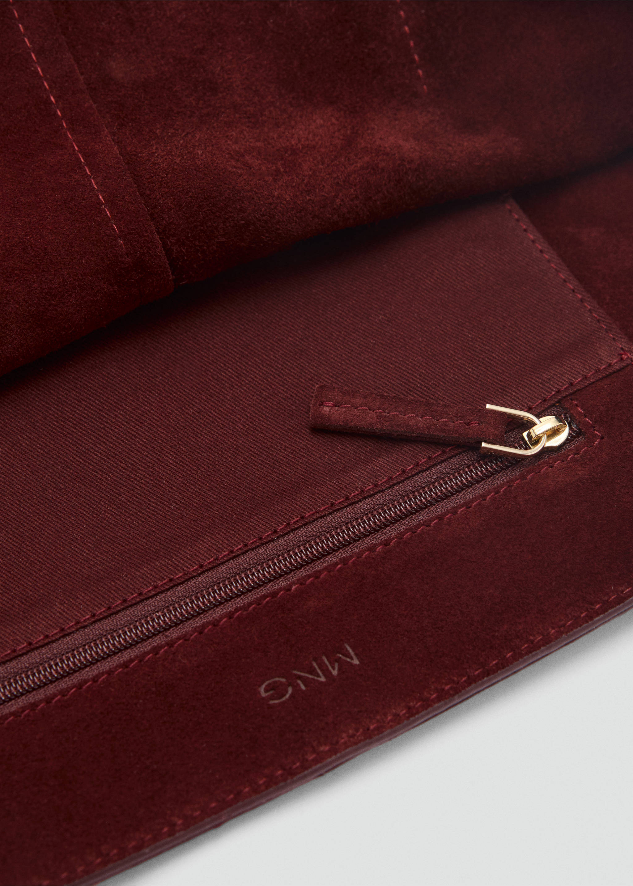 Shopper-Bag aus Rauleder - Detail des Artikels 3, Bordeaux. Ref: 87073281-00.