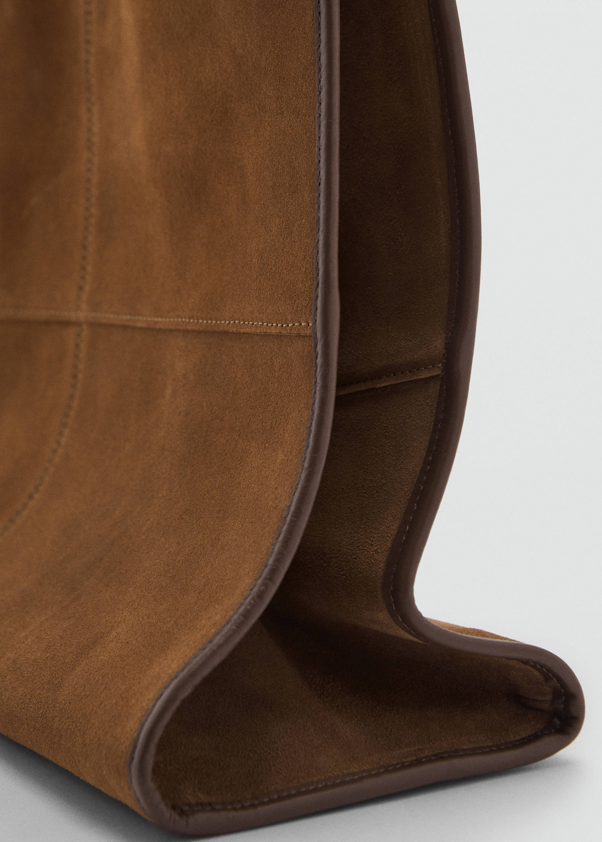 Leather shopper bag with stitching - Details of the article 3