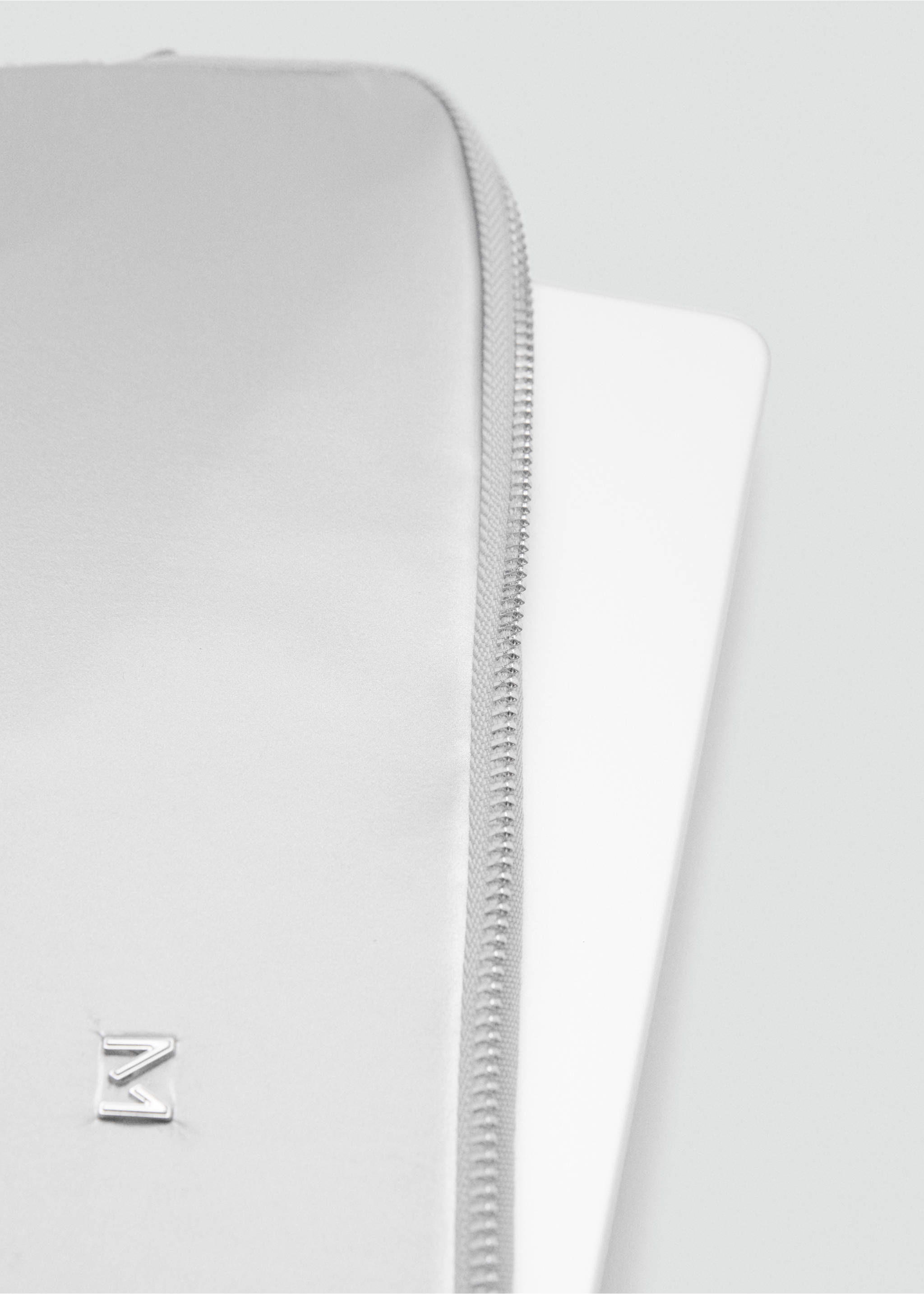 Capa de portátil de nylon - Pormenor do artigo 2, Prata. Ref: 87073285-00.