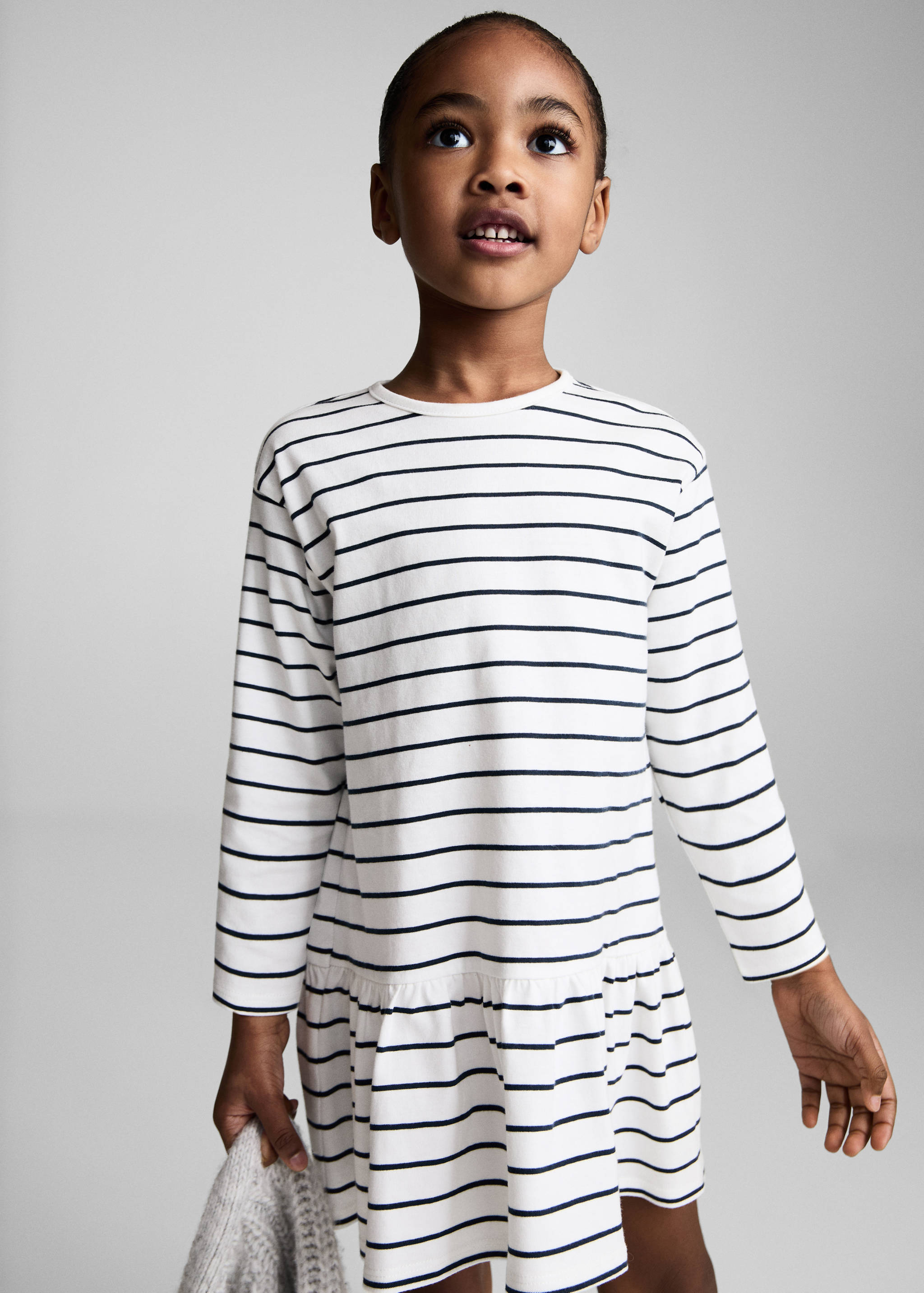 Randig bomullsklänning - Bild av mittparti