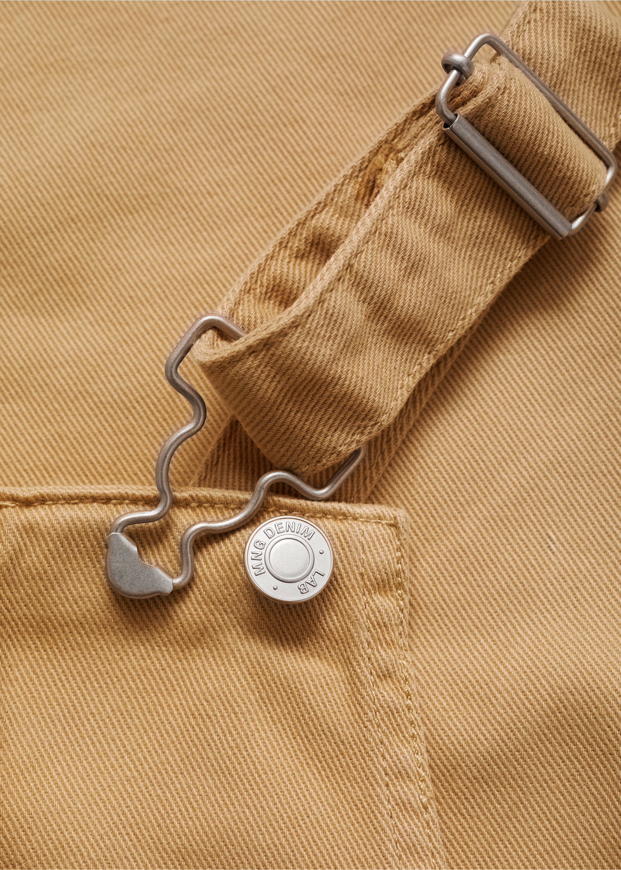 Robe chasuble courte en jean - Détail de l'article 8, Marron moyen. Ref: 87073651-00.