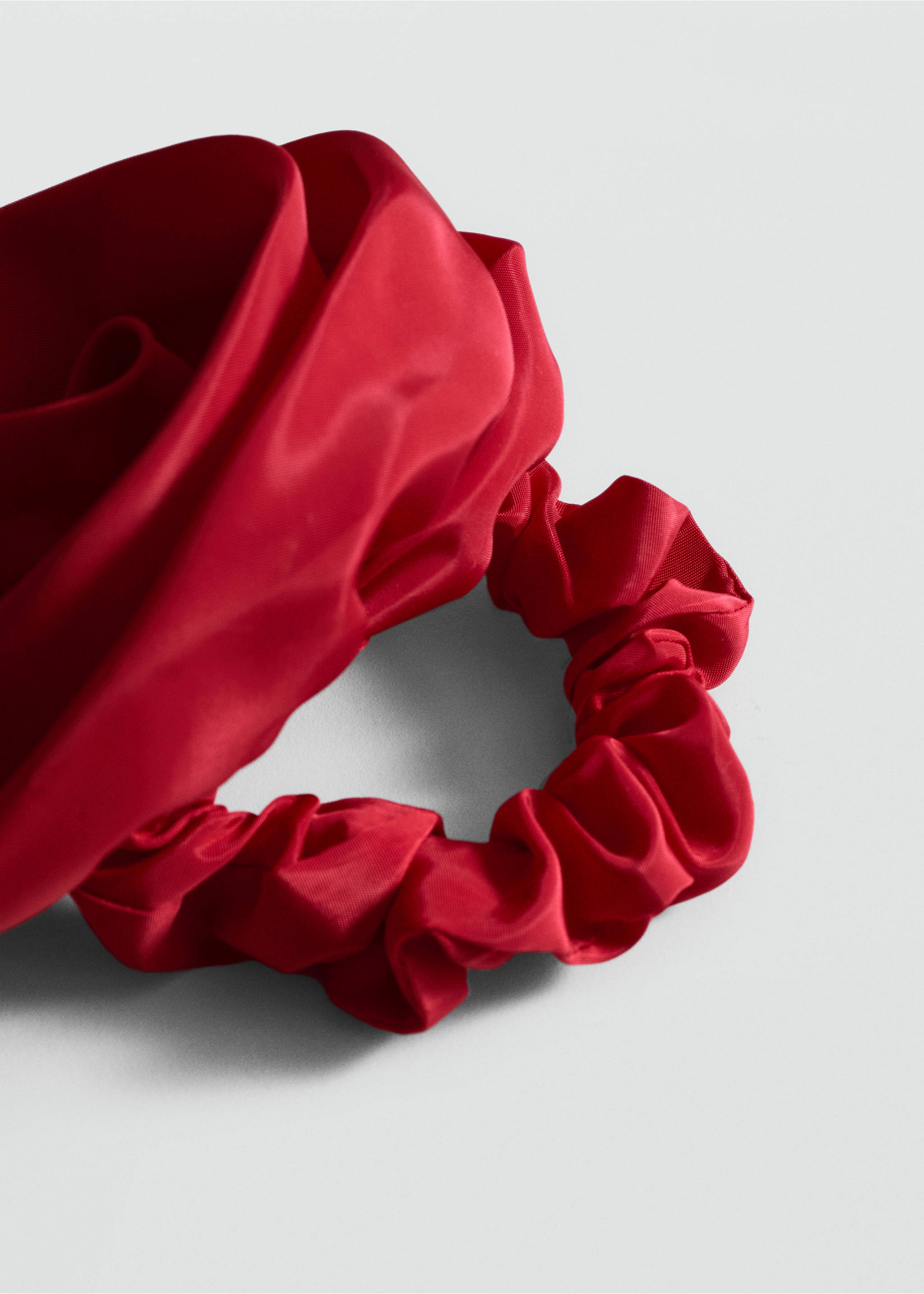 Maxi-Blumen-Scrunchie - Mittlere Ansicht, Rot. Ref: 87074062-00.