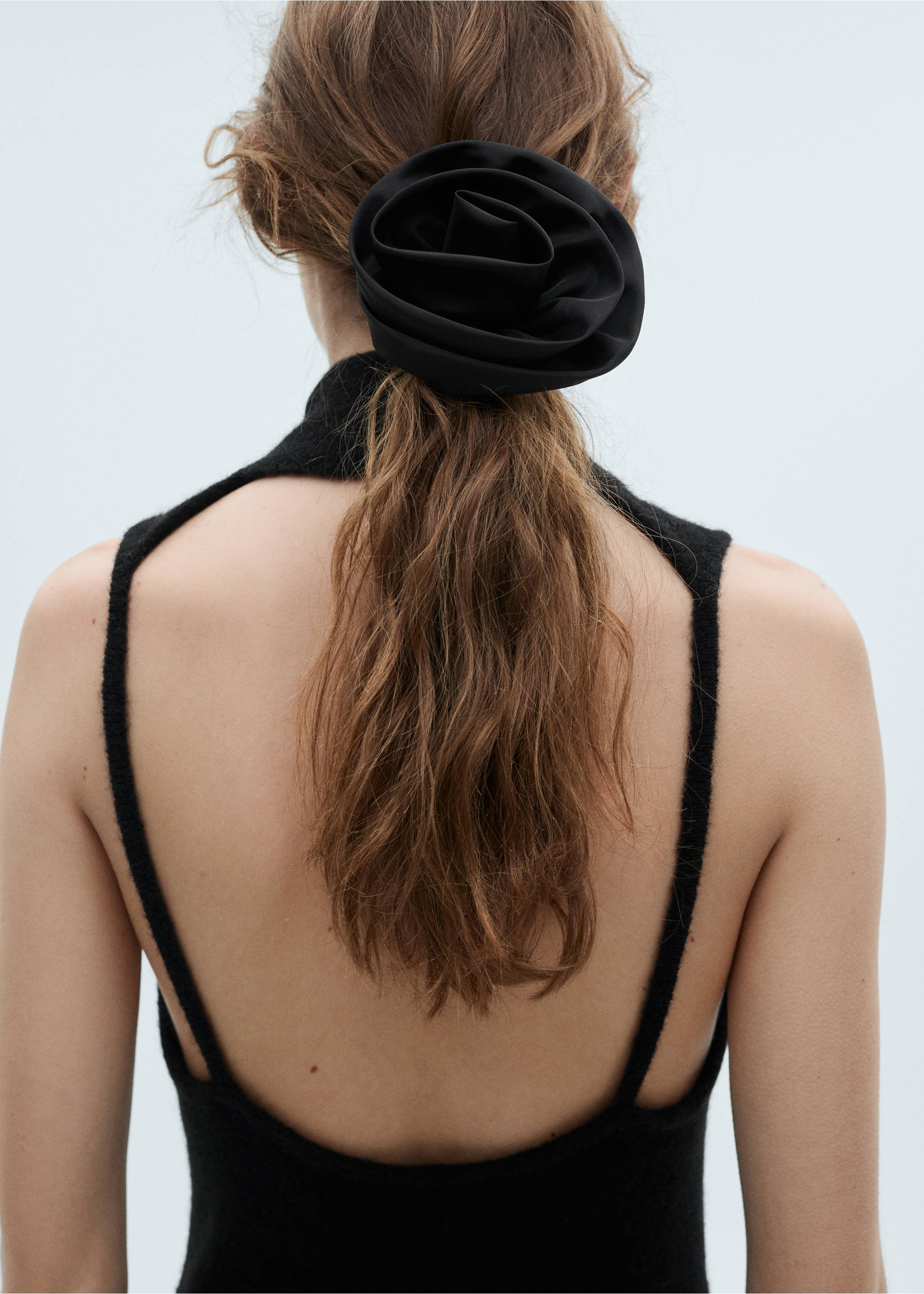 Maxi-flower scrunchie - General plane, Black. Ref: 87074062-00.