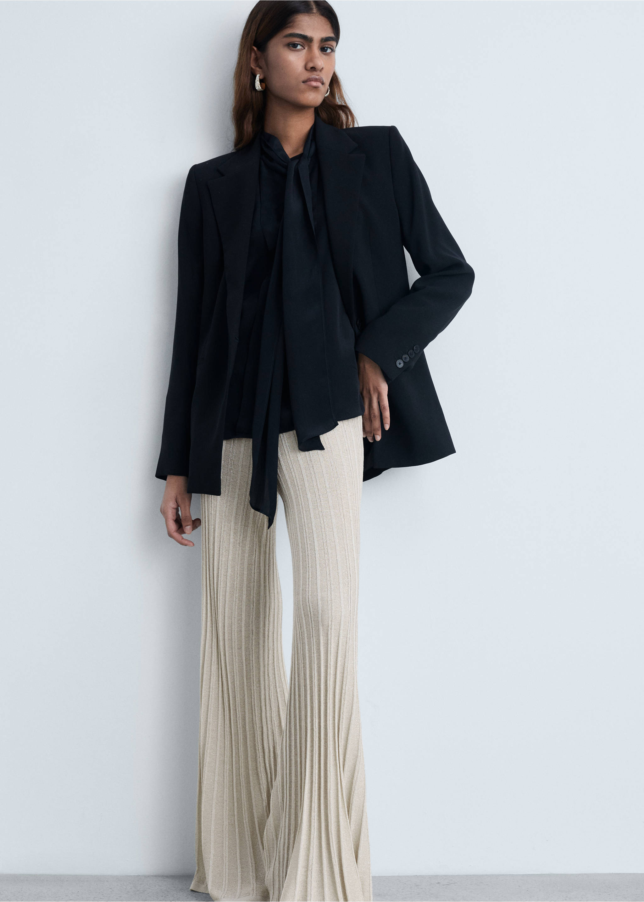 Flared knitted trousers - Details of the article 2, Gold. Ref: 87074063-00.