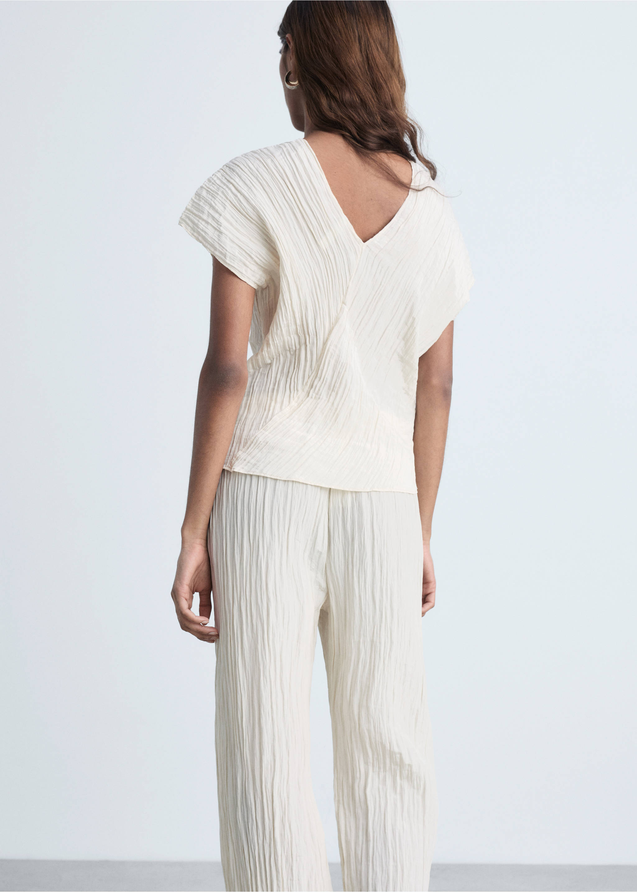 Wrinkled effect V-neck top - Reverse of the article, Vanilla. Ref: 87074064-00.