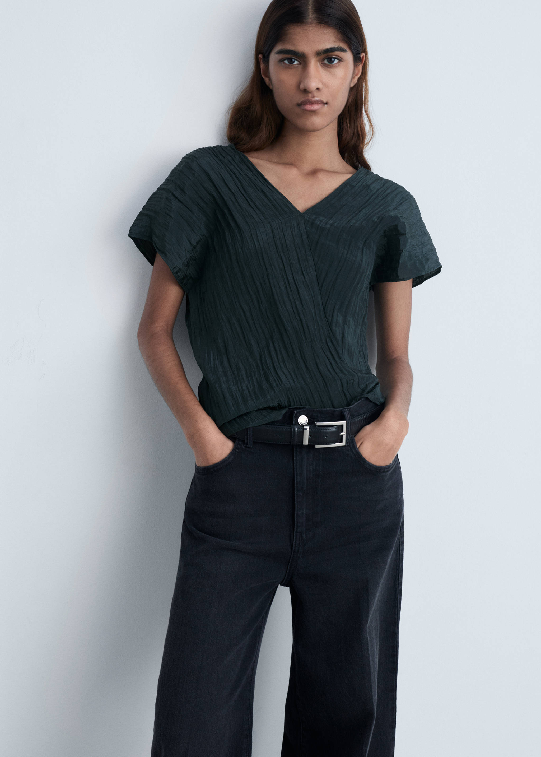 Wrinkled effect V-neck top - Medium plane