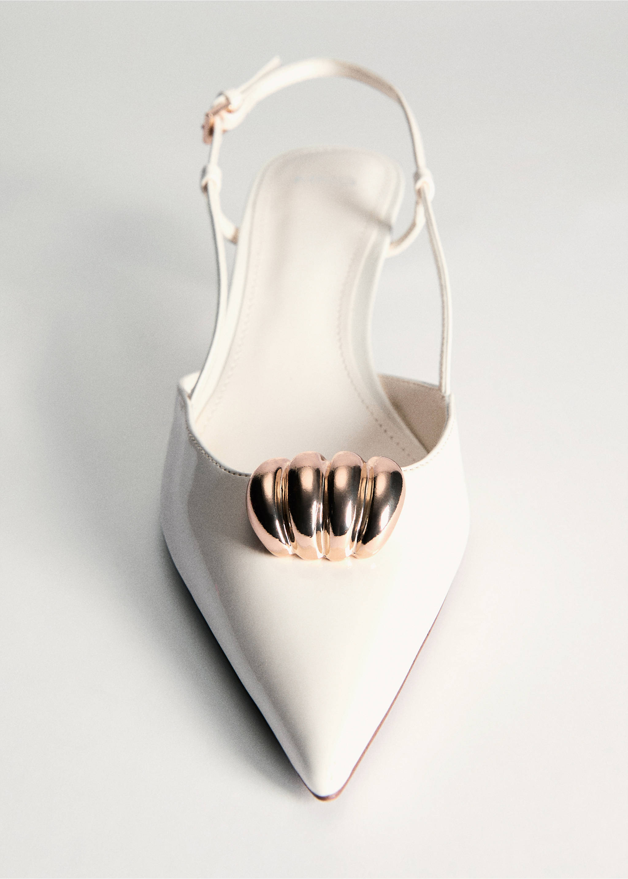 High-heeled shoes with metallic detail - Details of the article 5, White. Ref: 87074068-00.