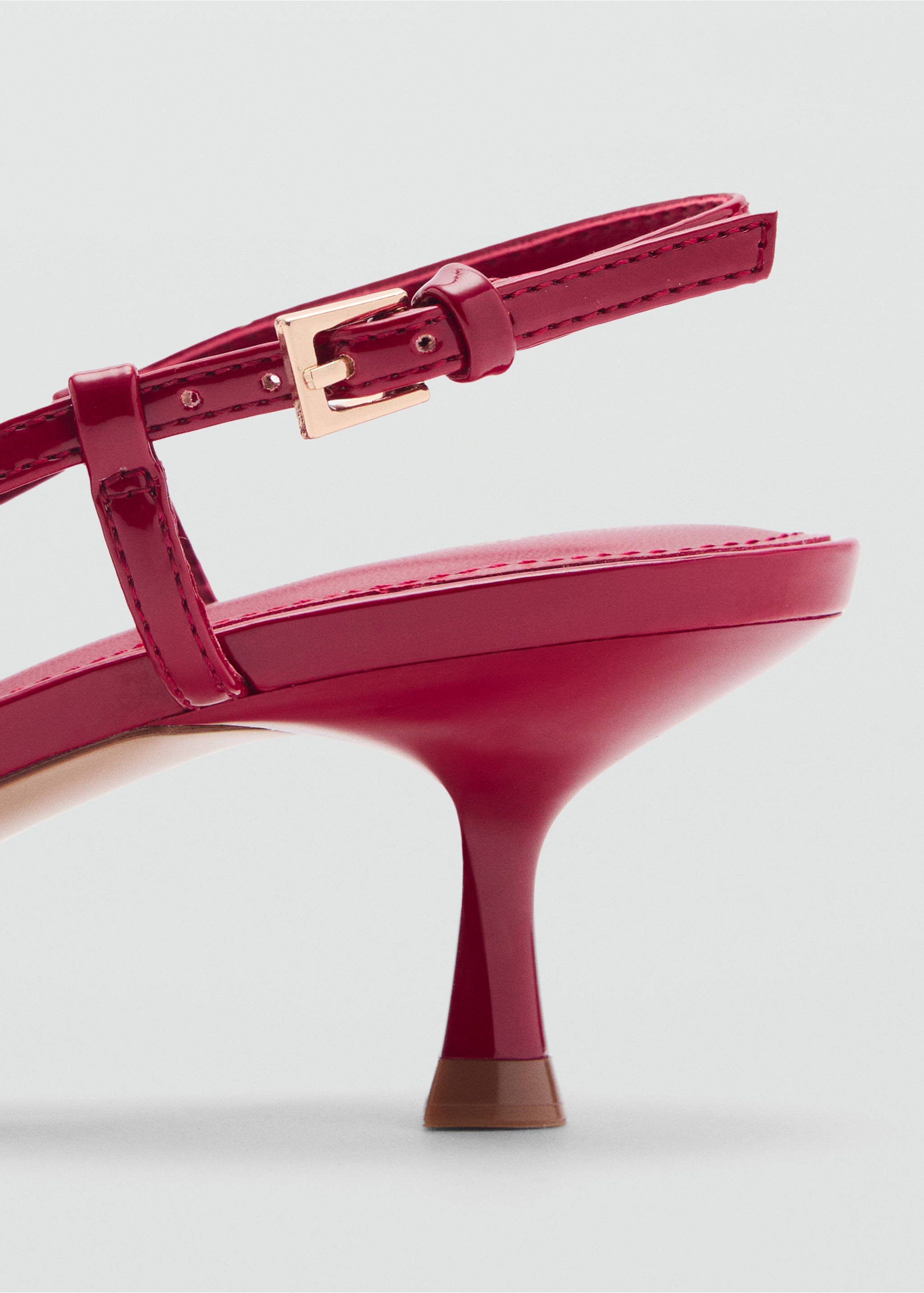 High-heeled shoes with metallic detail - Details of the article 2, Red. Ref: 87074068-00.