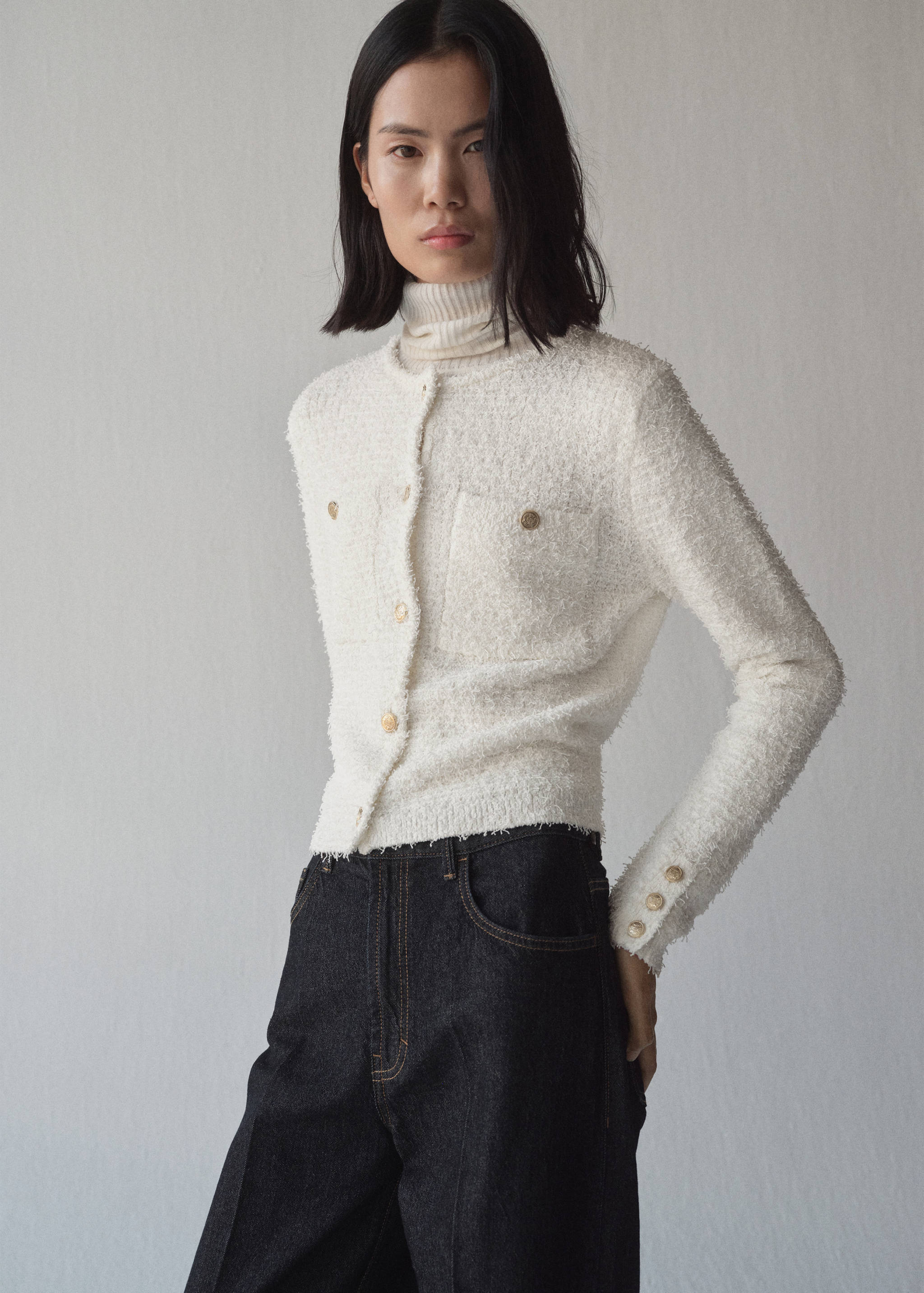 Żakiet tweedowy z ozdobnymi guzikami - Plan średni