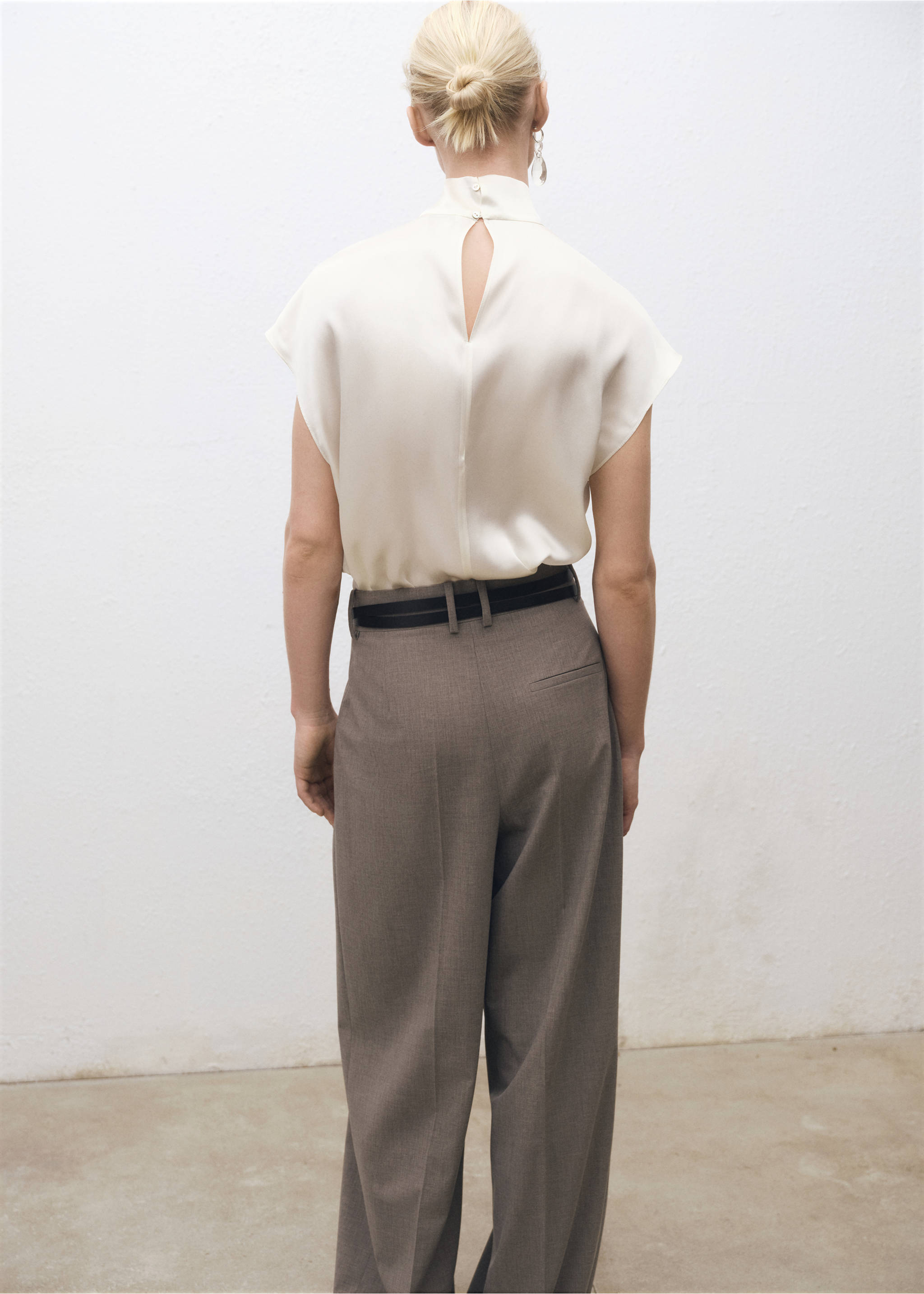 High neck silk blouse - Reverse of the article, Ecru. Ref: 87074081-00.