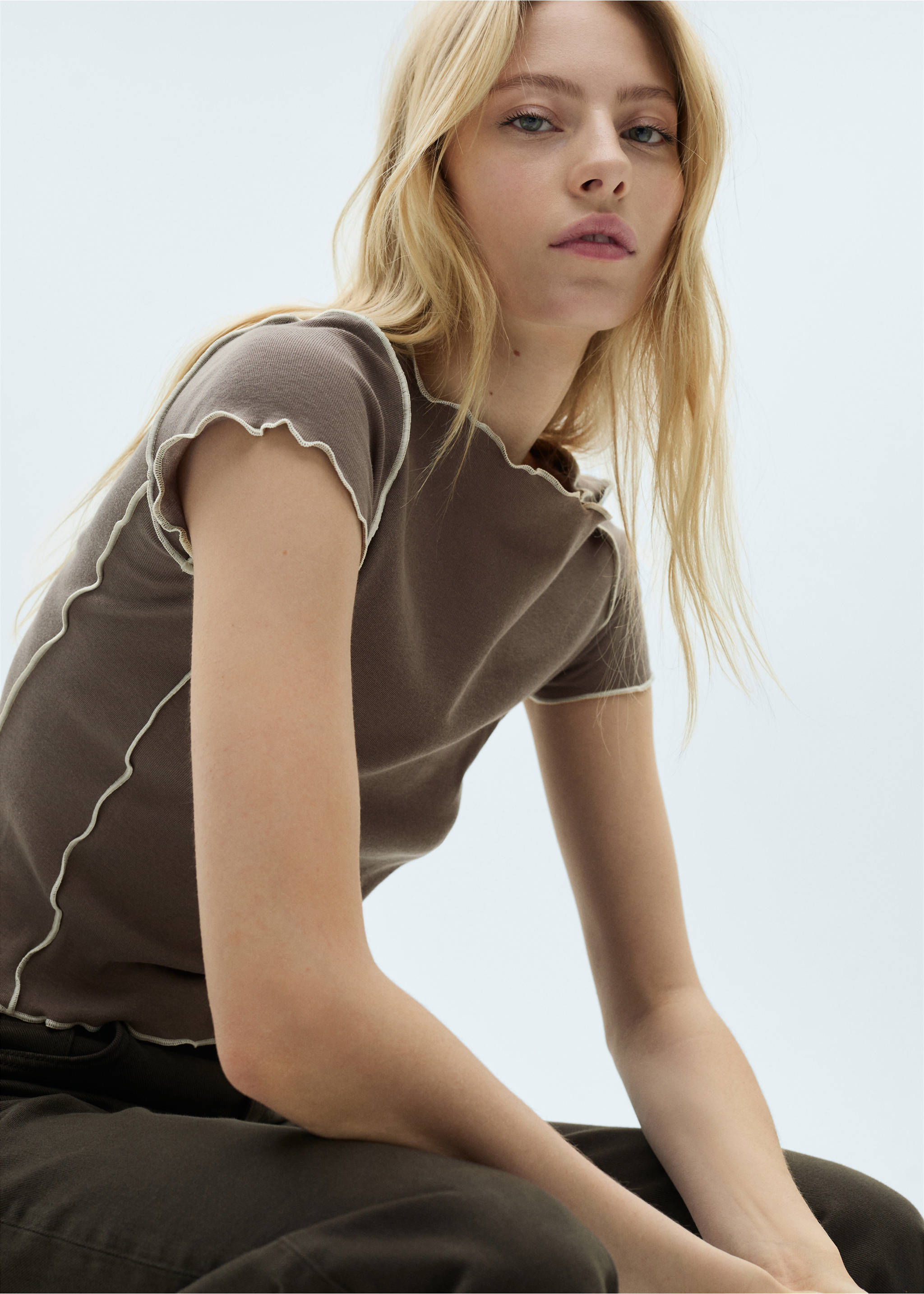 Crop top t-shirt with contrasting trim - Medium plane, Medium Brown. Ref: 87074090-00.